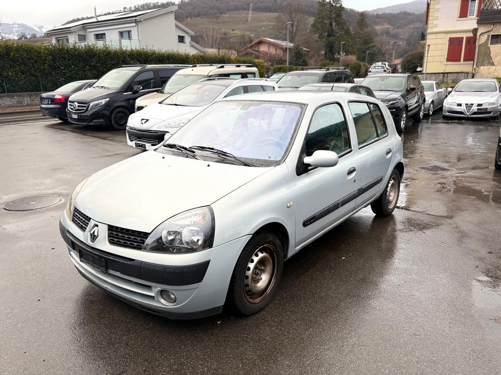 RENAULT Clio 1.4 16V Privilège