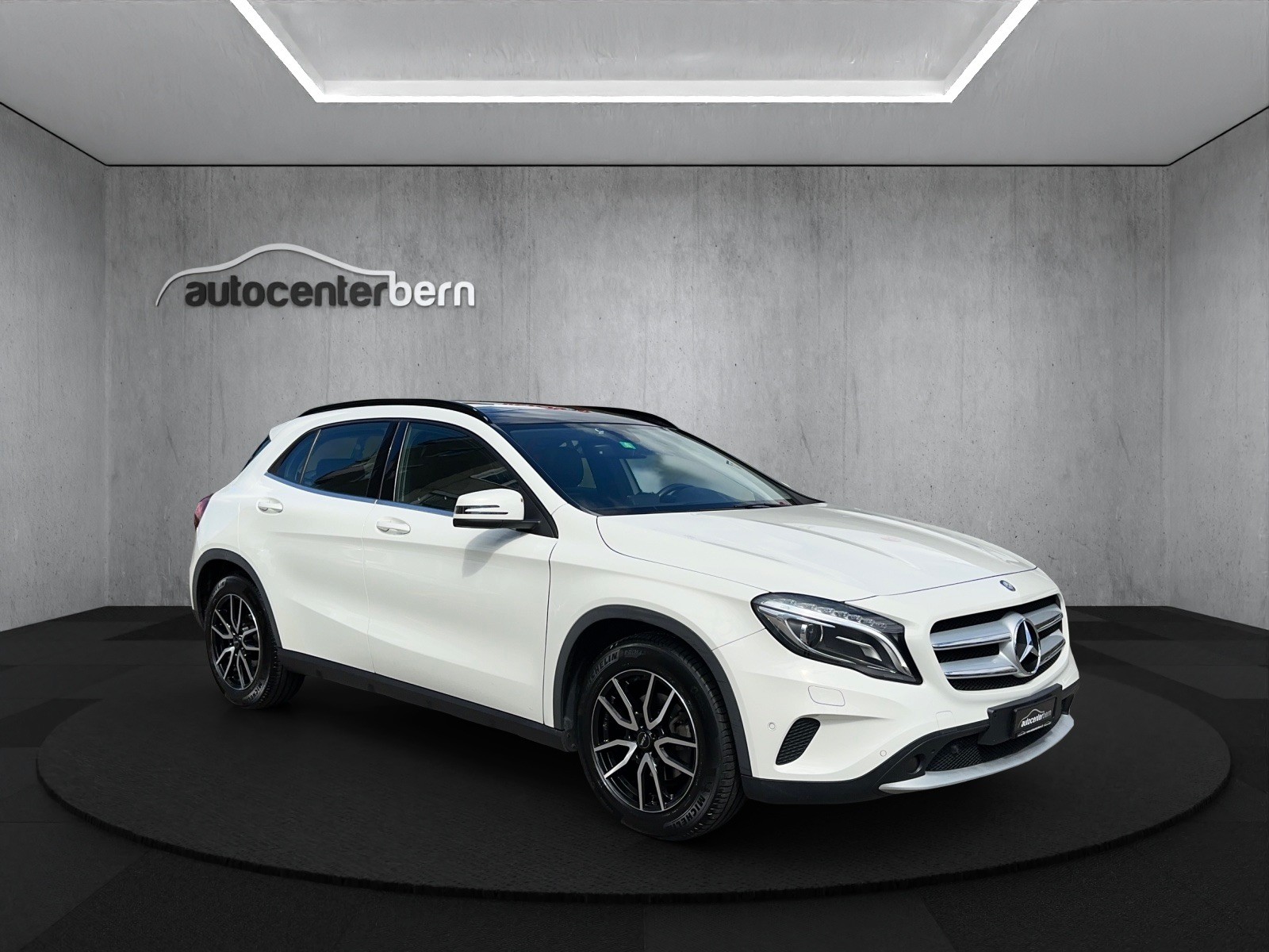 MERCEDES-BENZ GLA 200 7G-DCT