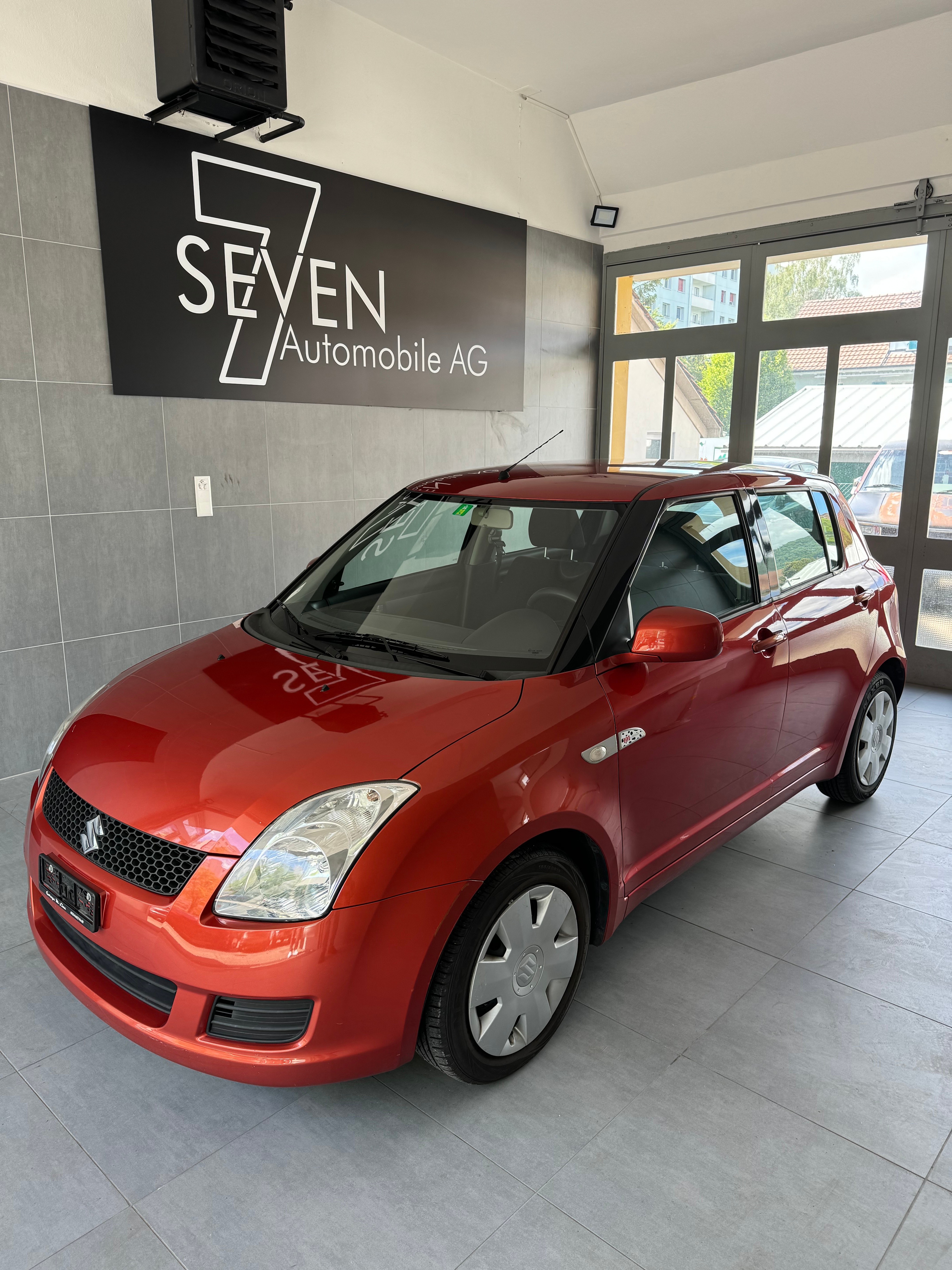 SUZUKI Swift 1.3i 16V GL Top