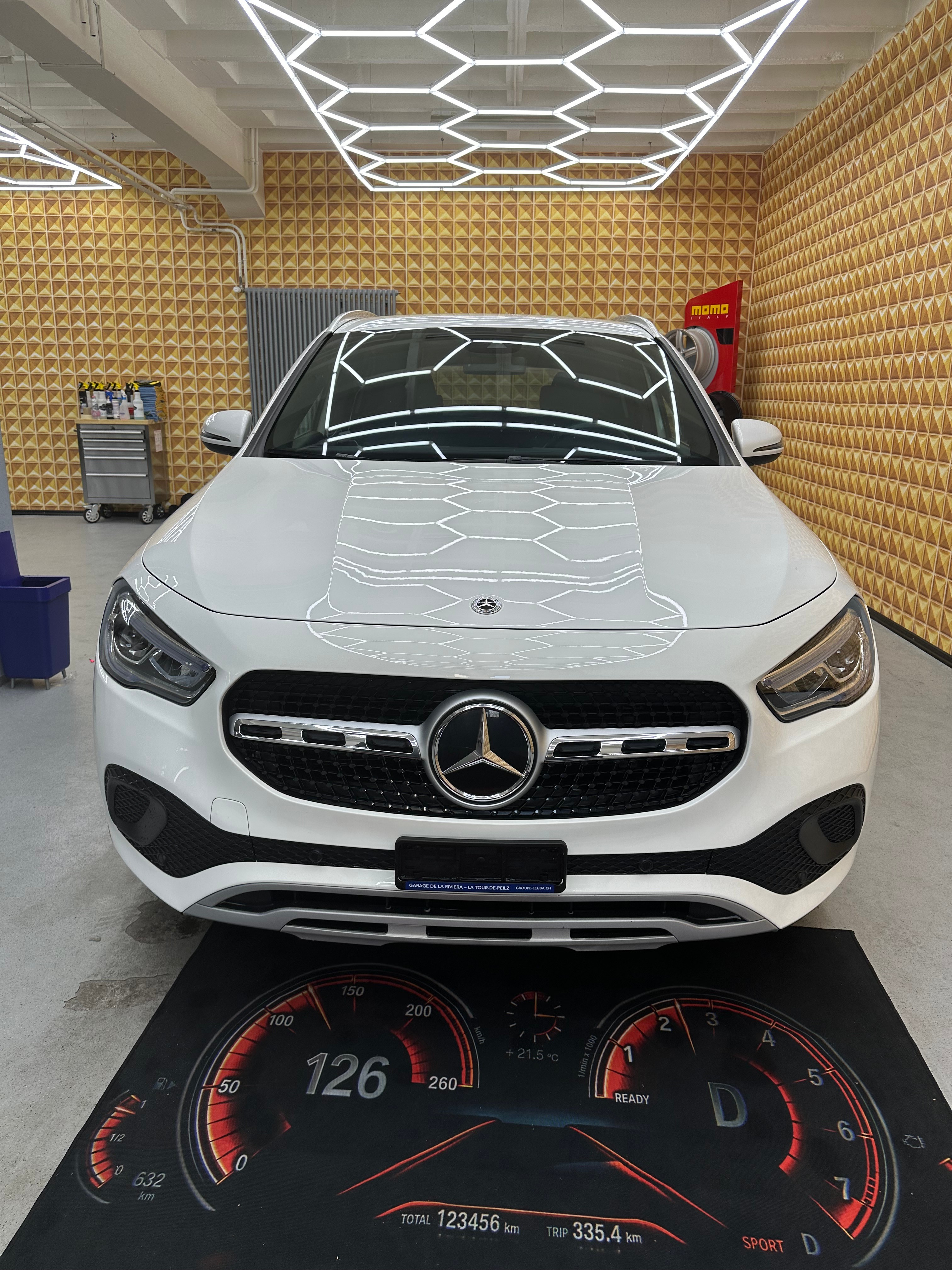 MERCEDES-BENZ GLA 200 Style 7G-DCT