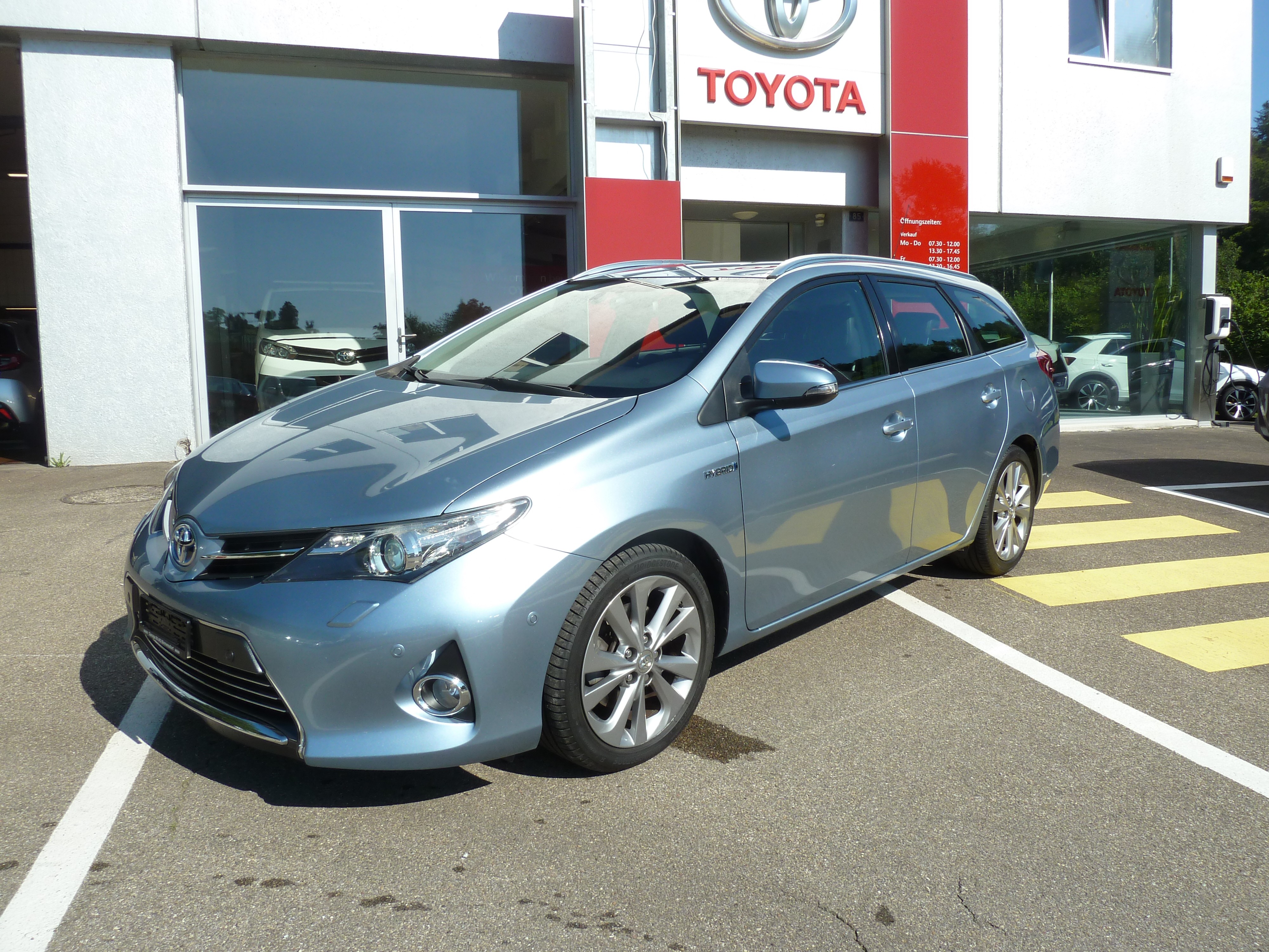 TOYOTA Auris Touring Sports 1.8 16V HSD Linea Sol