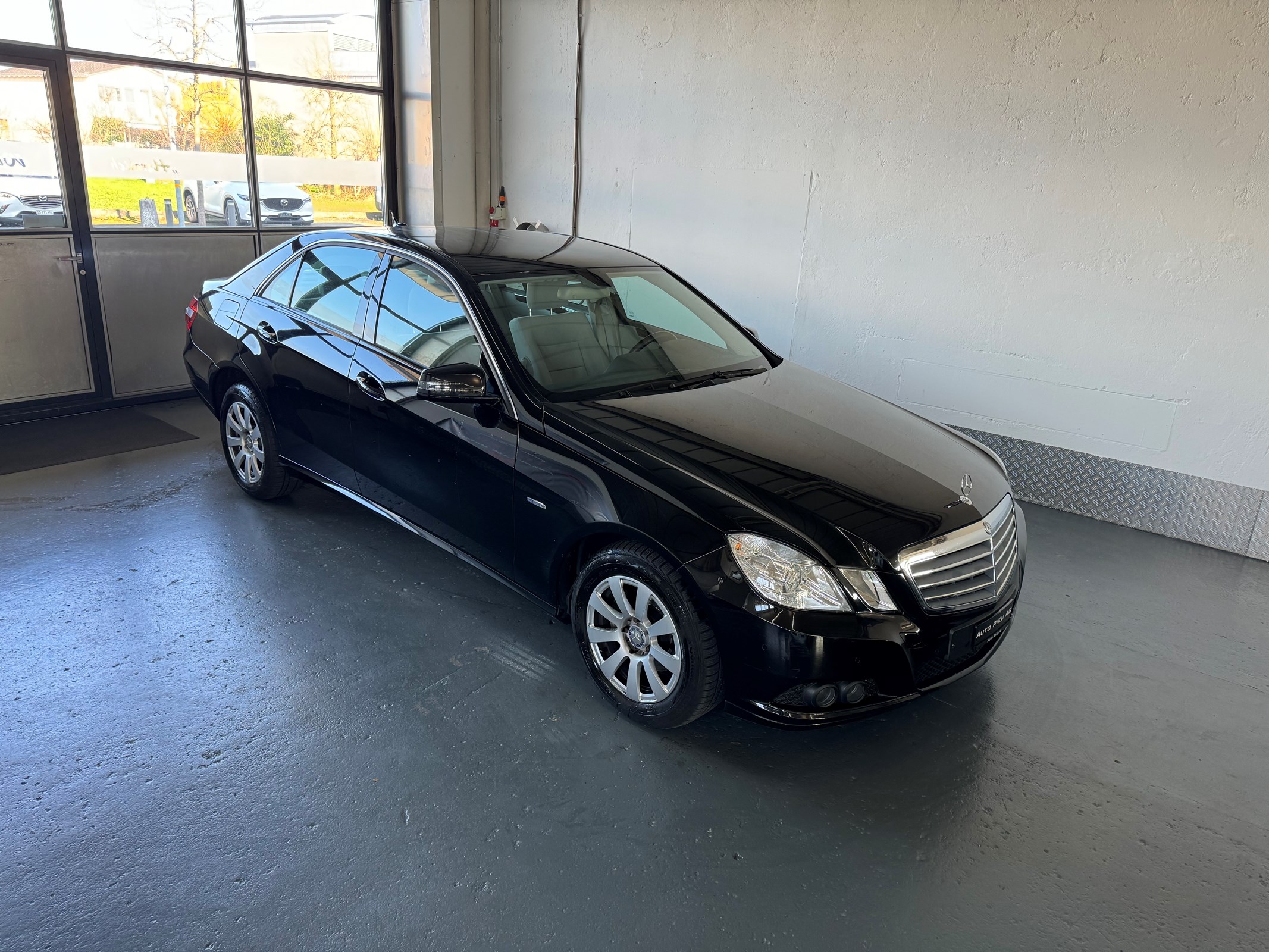 MERCEDES-BENZ E 220 CDI BlueEfficiency Automatic