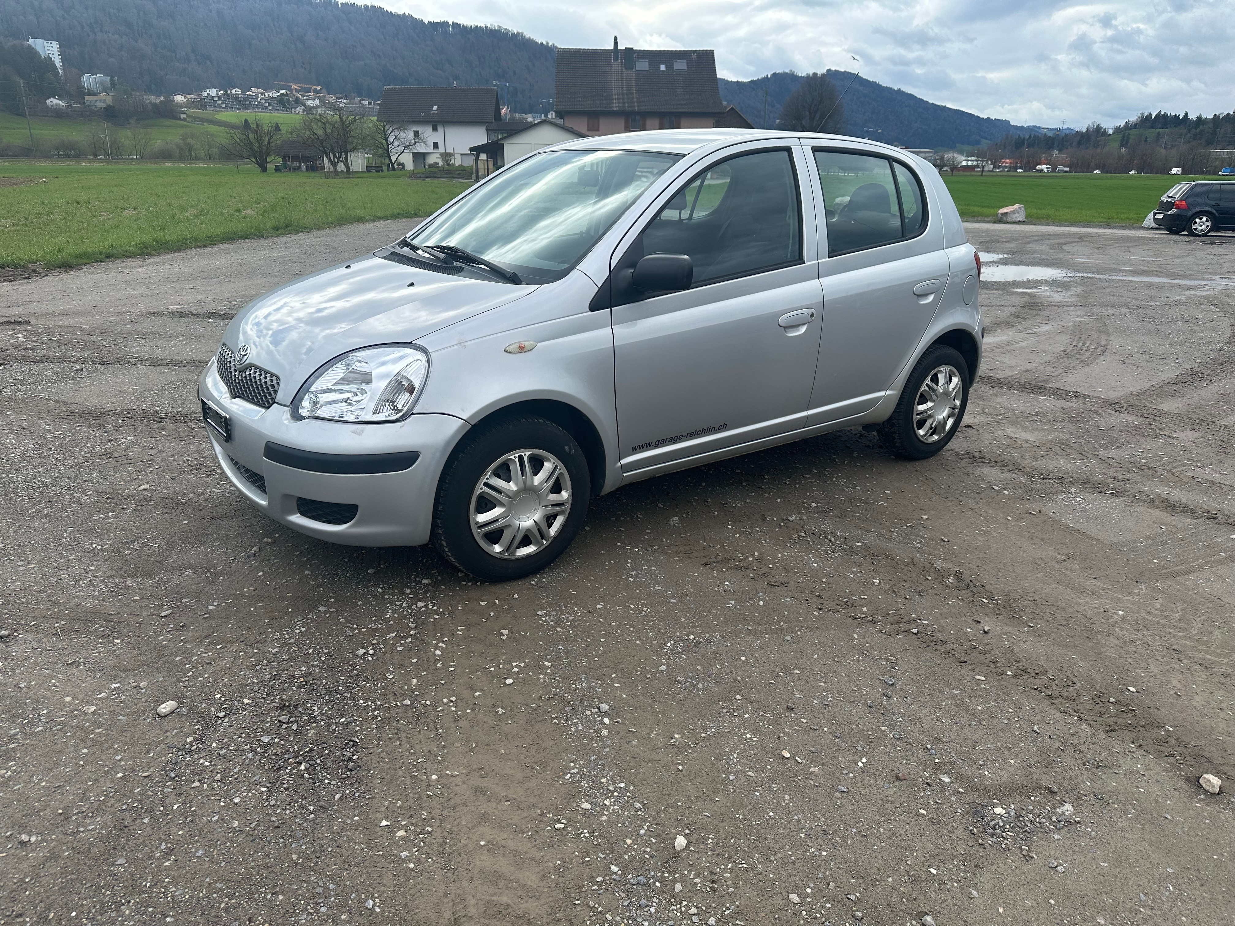 TOYOTA Yaris 1.0 Linea Luna