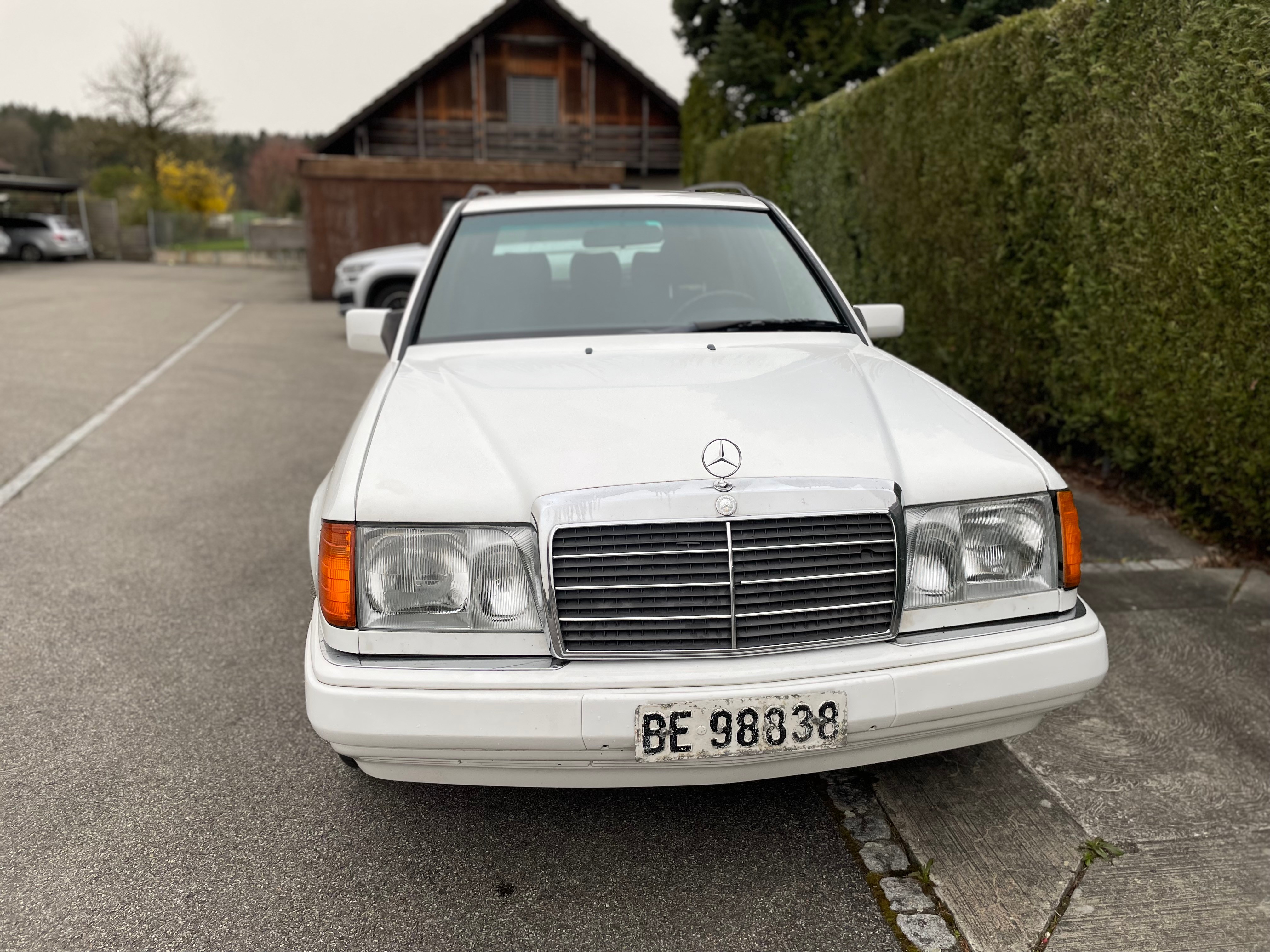 MERCEDES-BENZ E 200