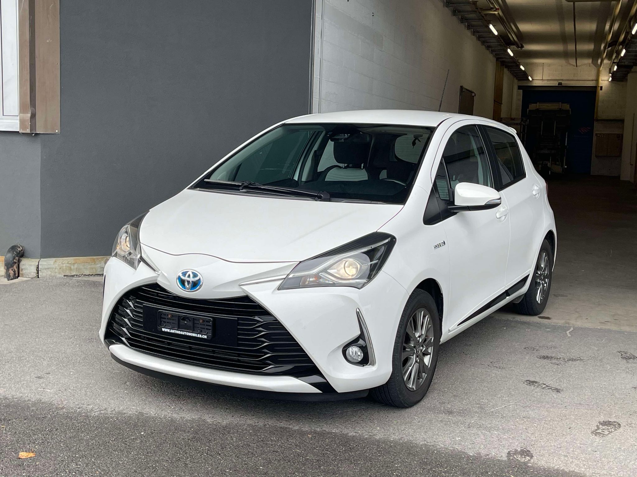 TOYOTA Yaris 1.5 VVT-i Hybrid Trend e-CVT