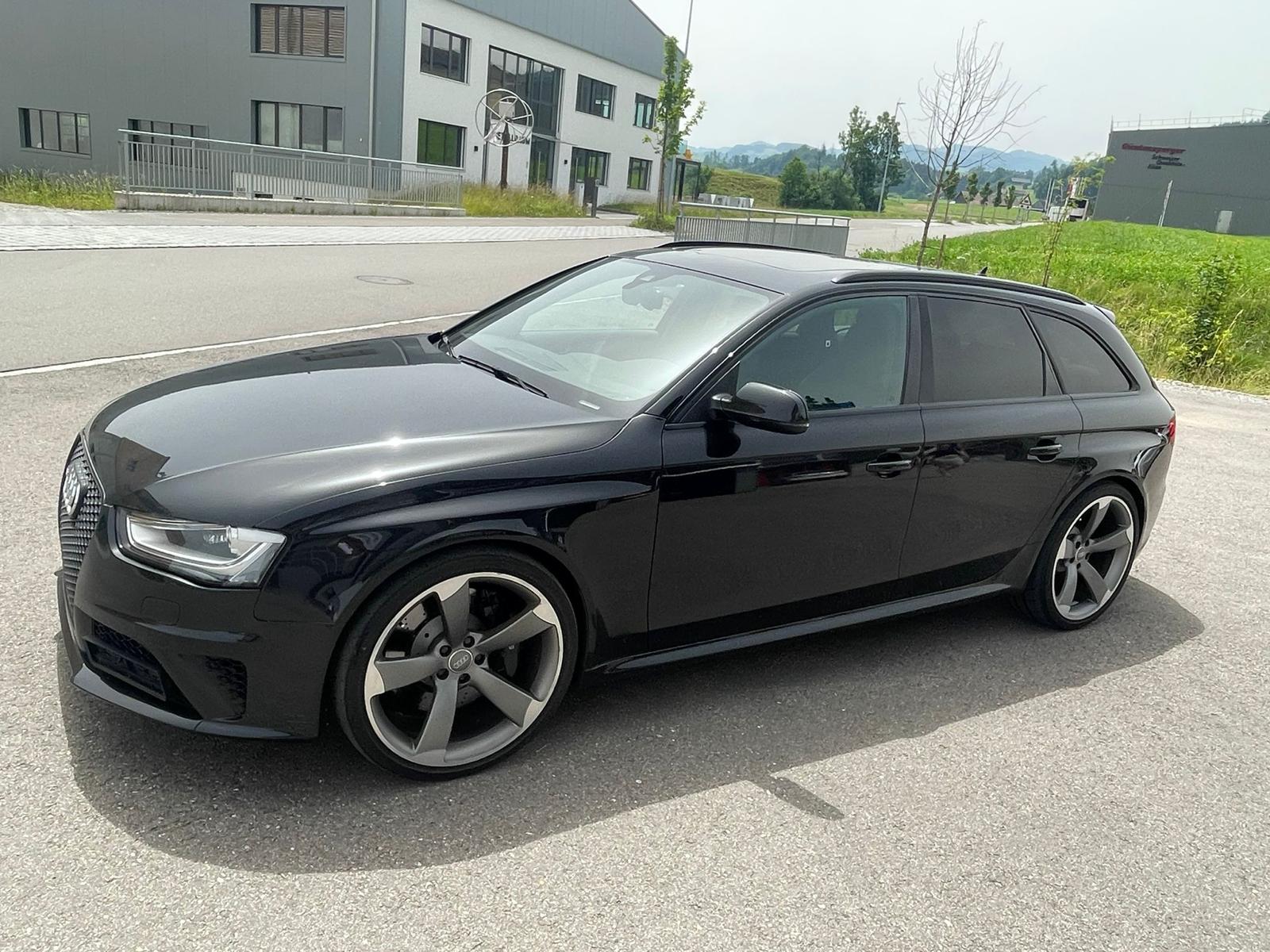 AUDI RS4 Avant 4.2 FSI V8 quattro S-tronic