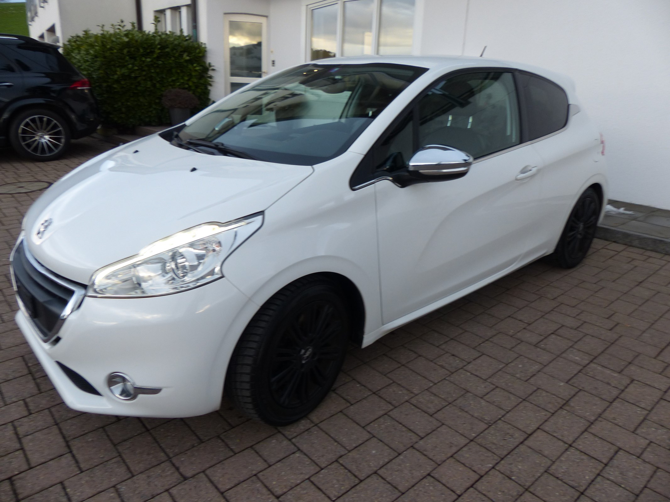 PEUGEOT 208 1.6 Turbo Allure