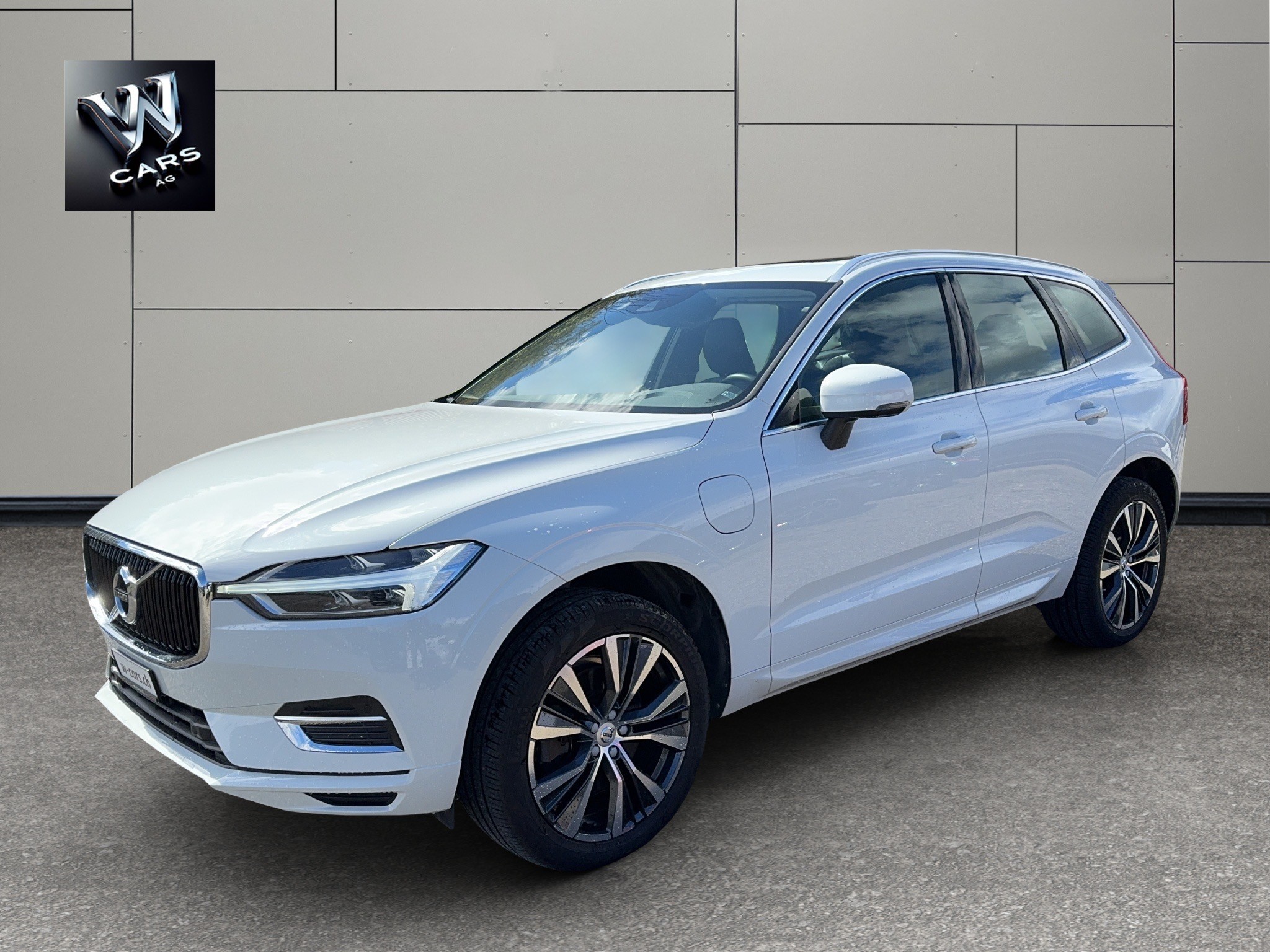 VOLVO XC60 T8 eAWD Momentum Geartronic mit Anschluss Garantie