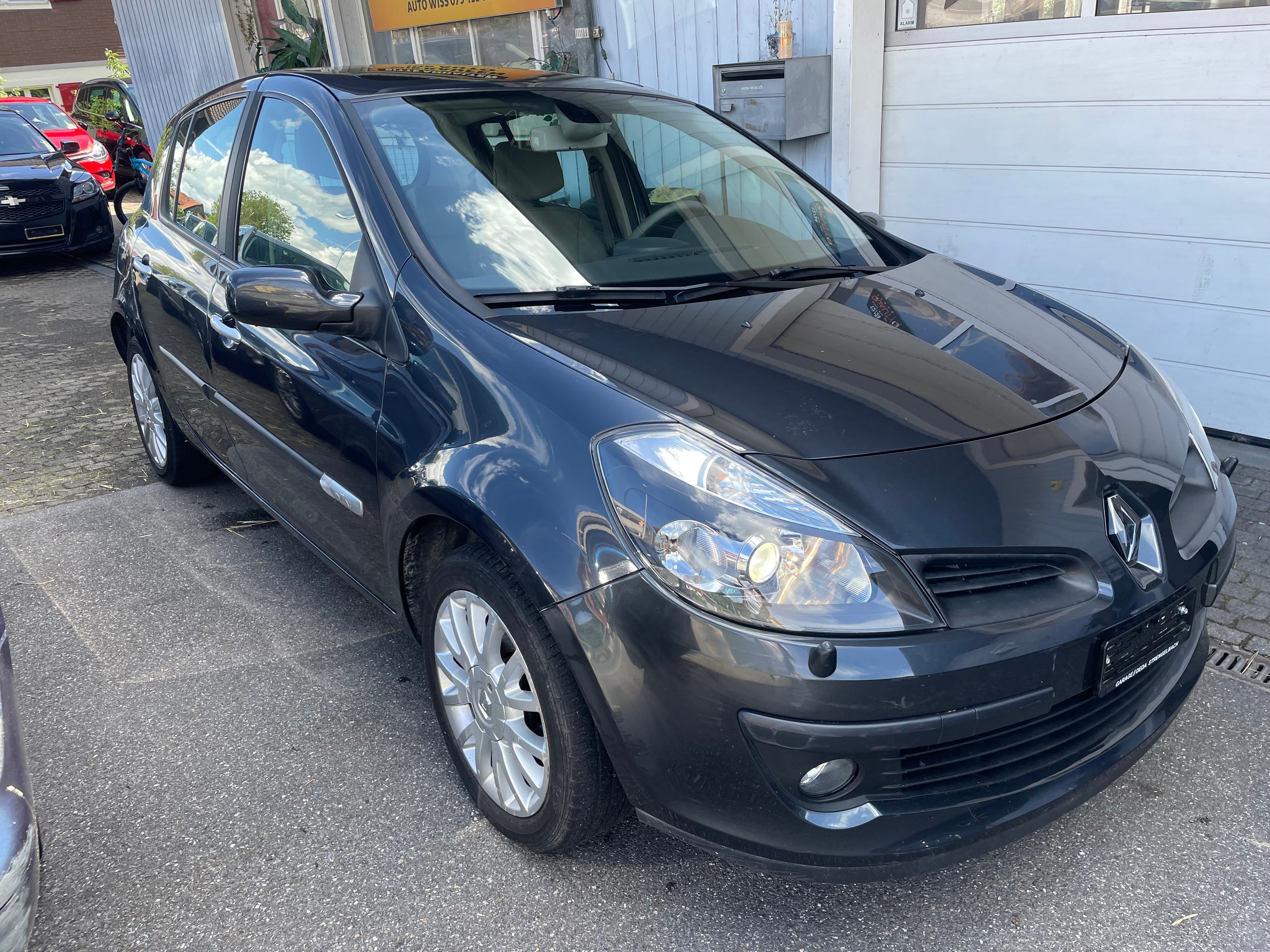 RENAULT Clio 1.6 16V Initiale