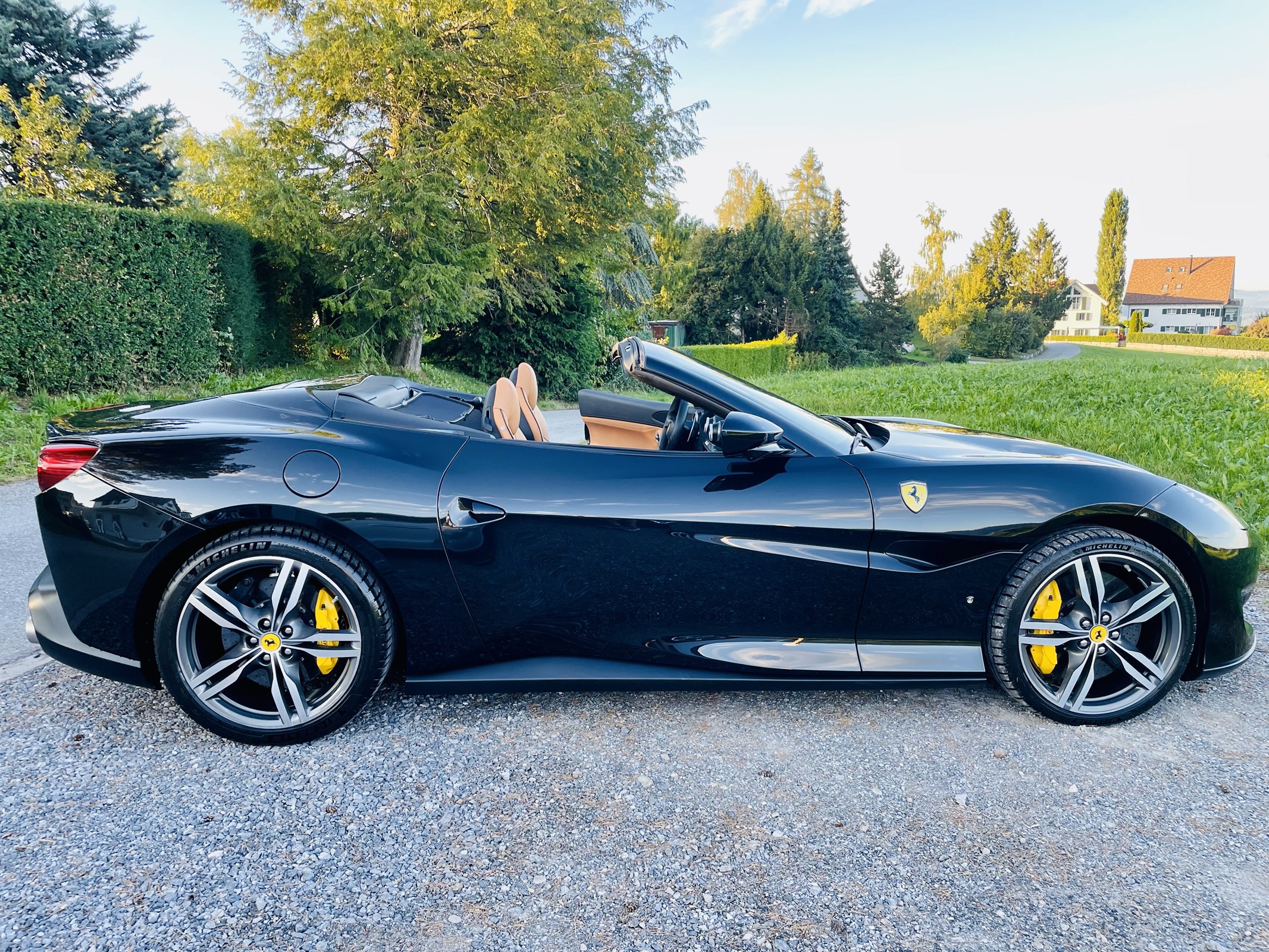 FERRARI Portofino 3.9 V8 T *Comfort Ausstattung, Full ADAS, Apple CarPlay, Spurverbreiterung*