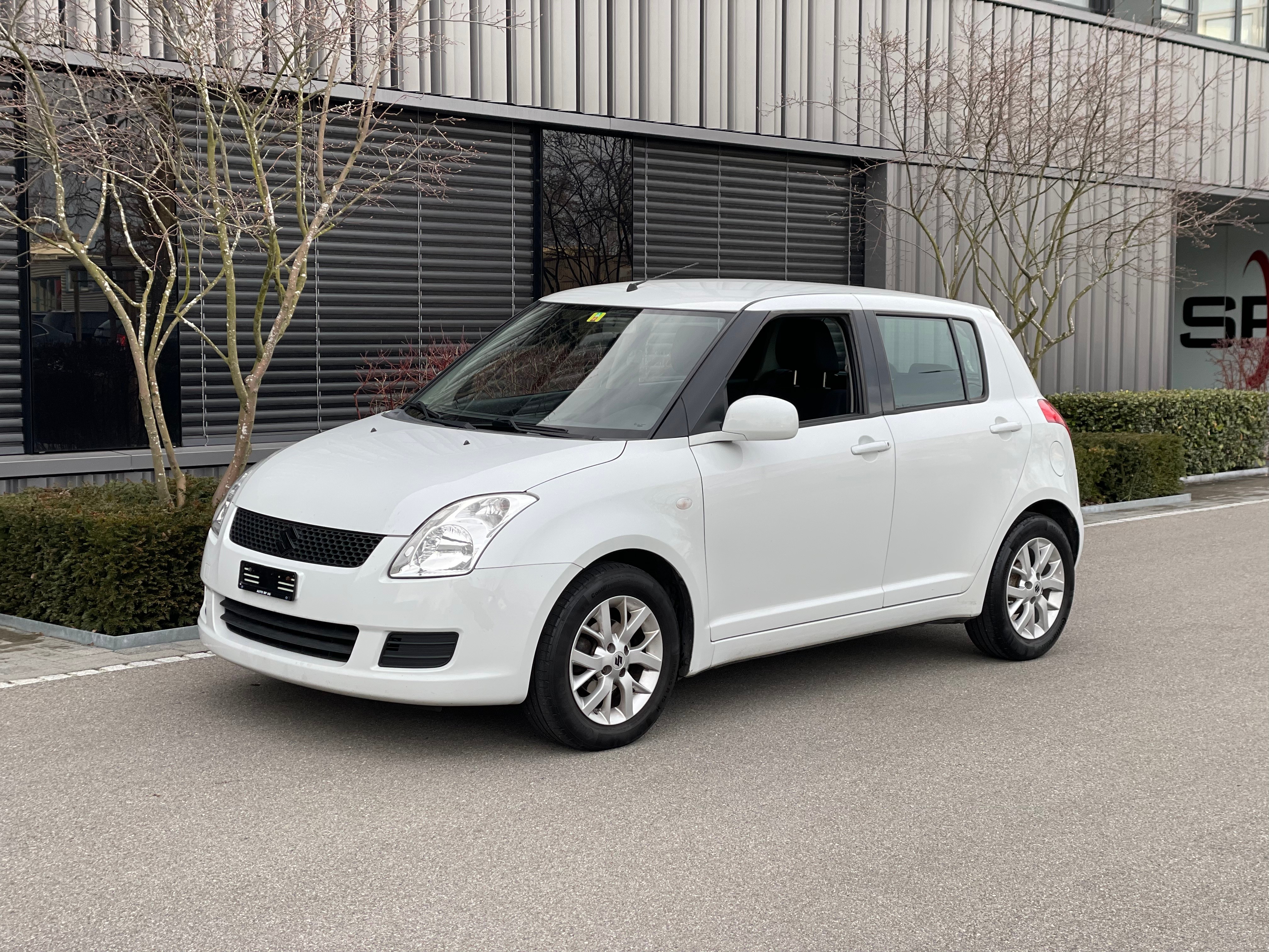 SUZUKI Swift 1.3i 16V GL Top