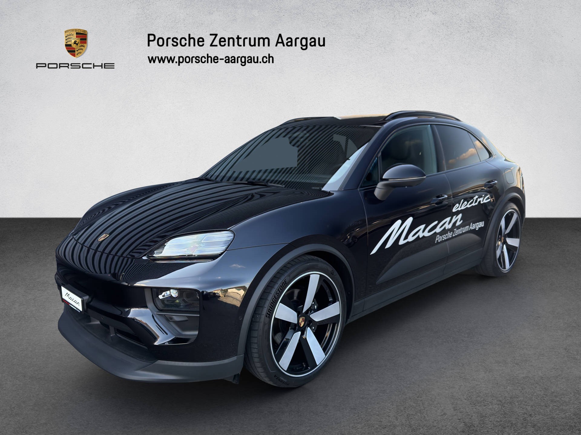 PORSCHE Macan 4