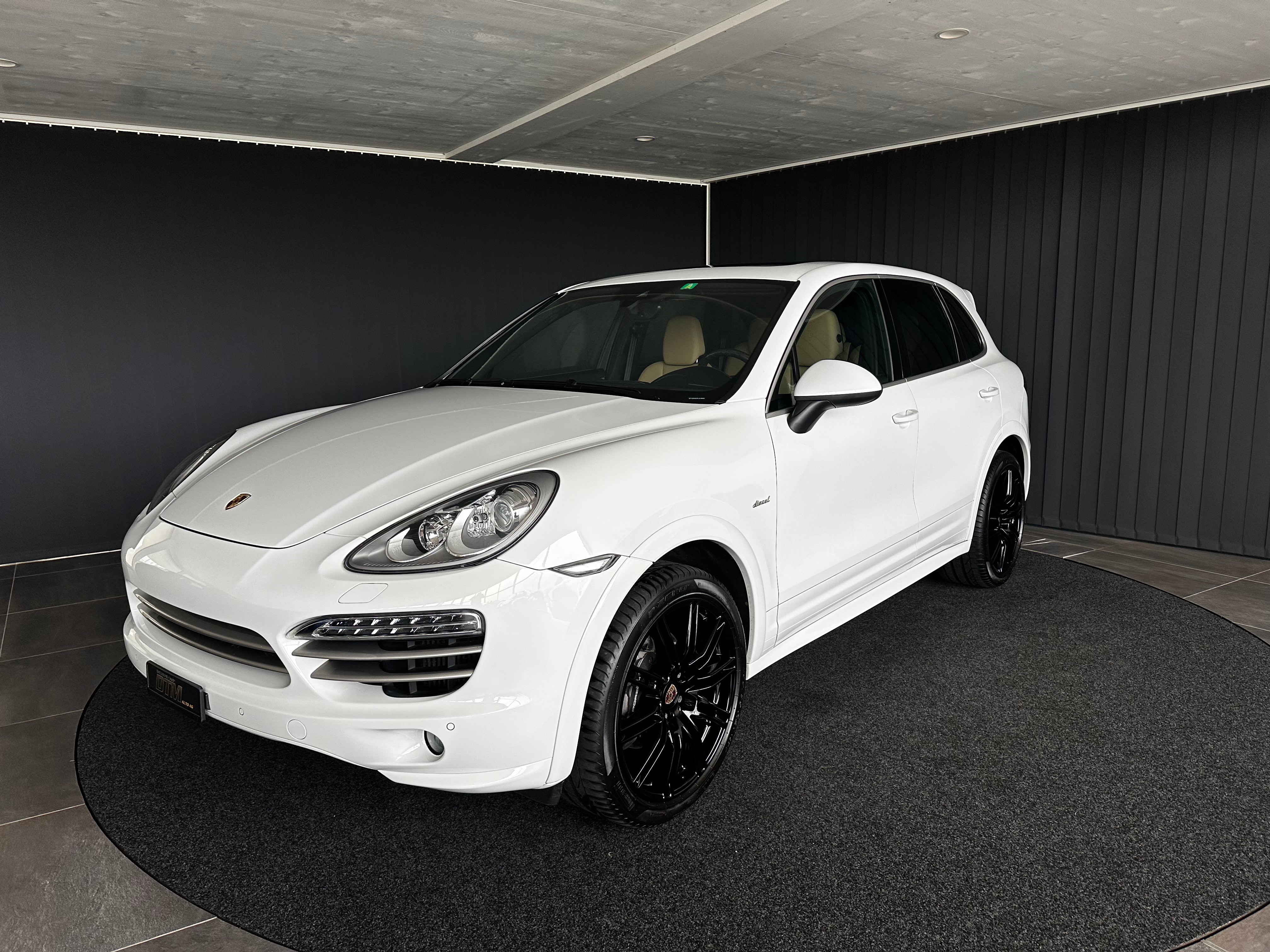 PORSCHE Cayenne Diesel Platinum Edition