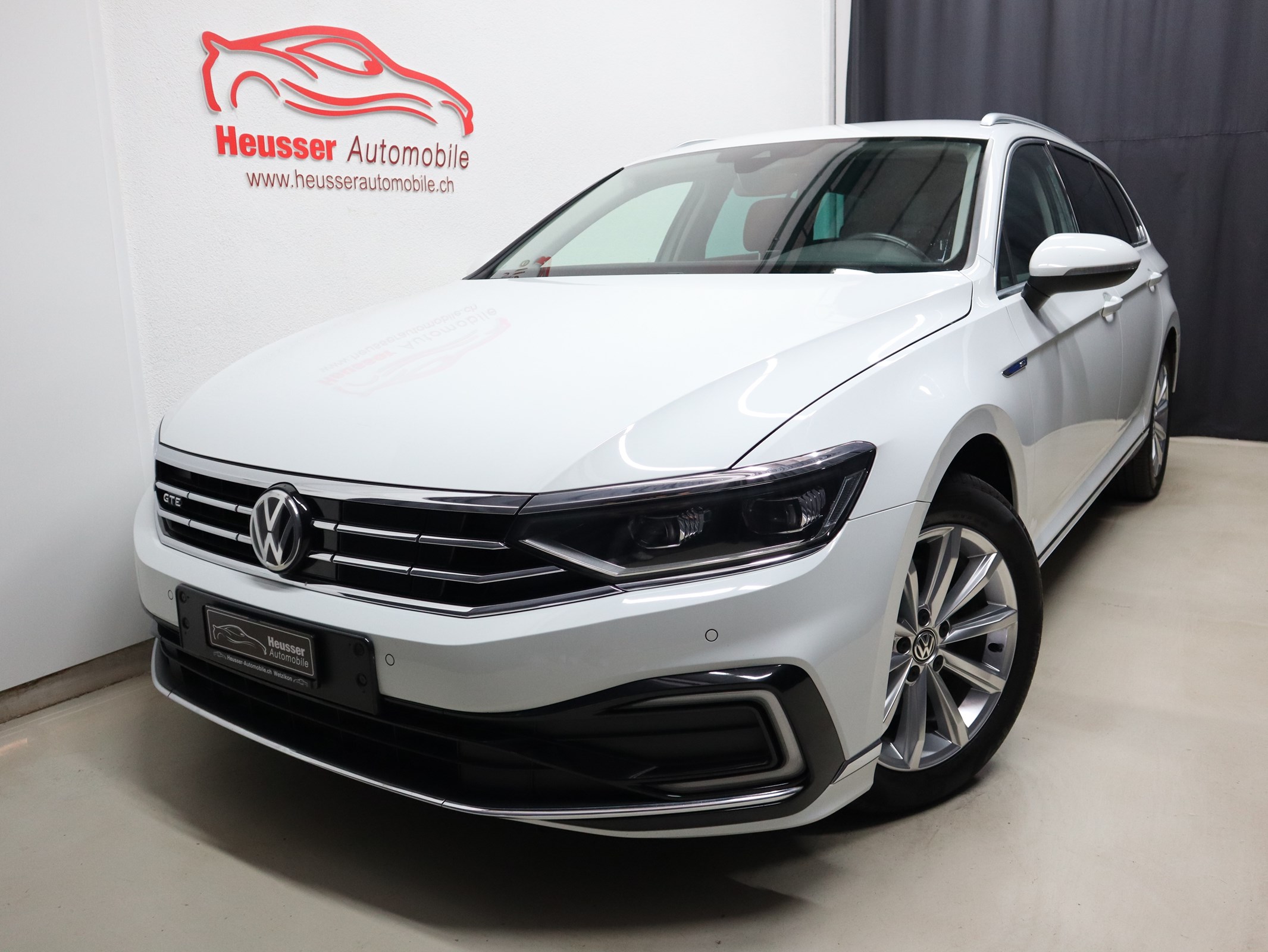 VW Passat Variant 1.4 TSI GTE Hybrid DSG - Navi - Leder/Alcantara - IQ Light - AHK - 217 PS