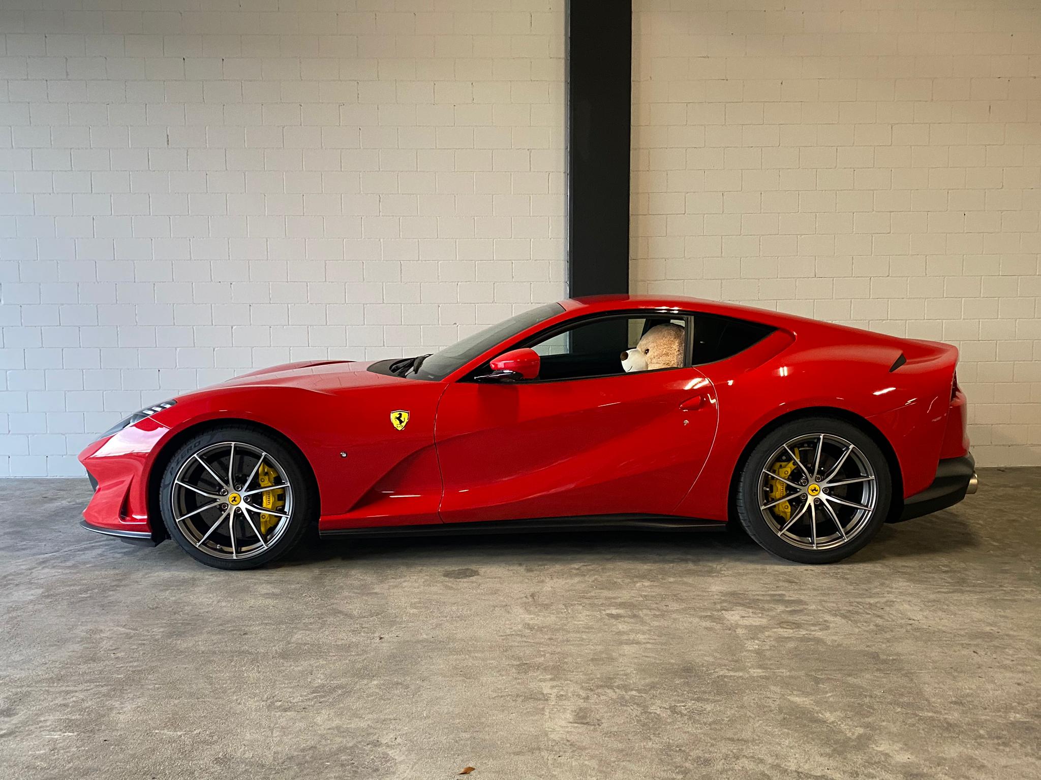 FERRARI 812 Superfast