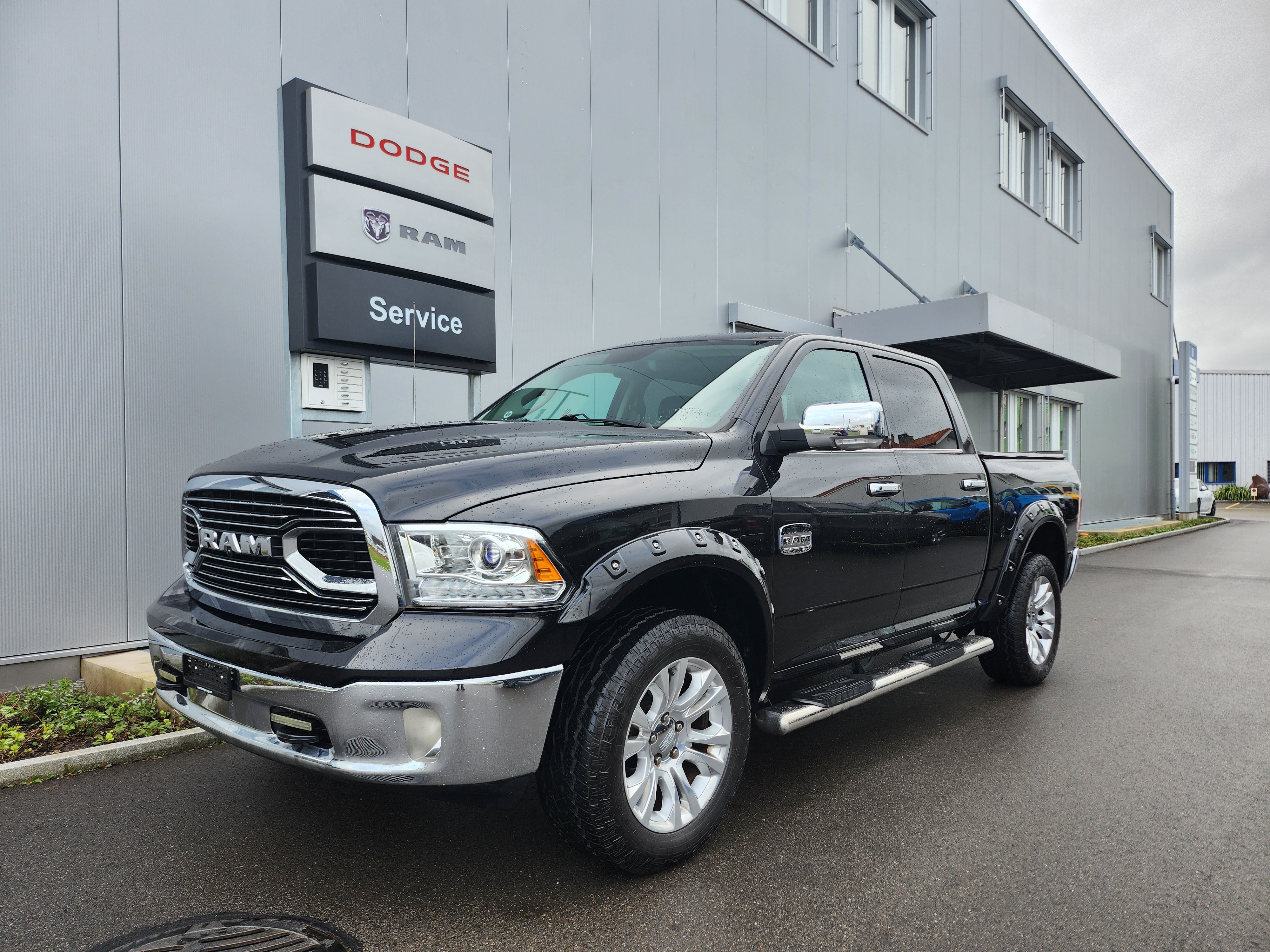 DODGE Ram 1500 5.7 4x4 Crew Cab Longhorn