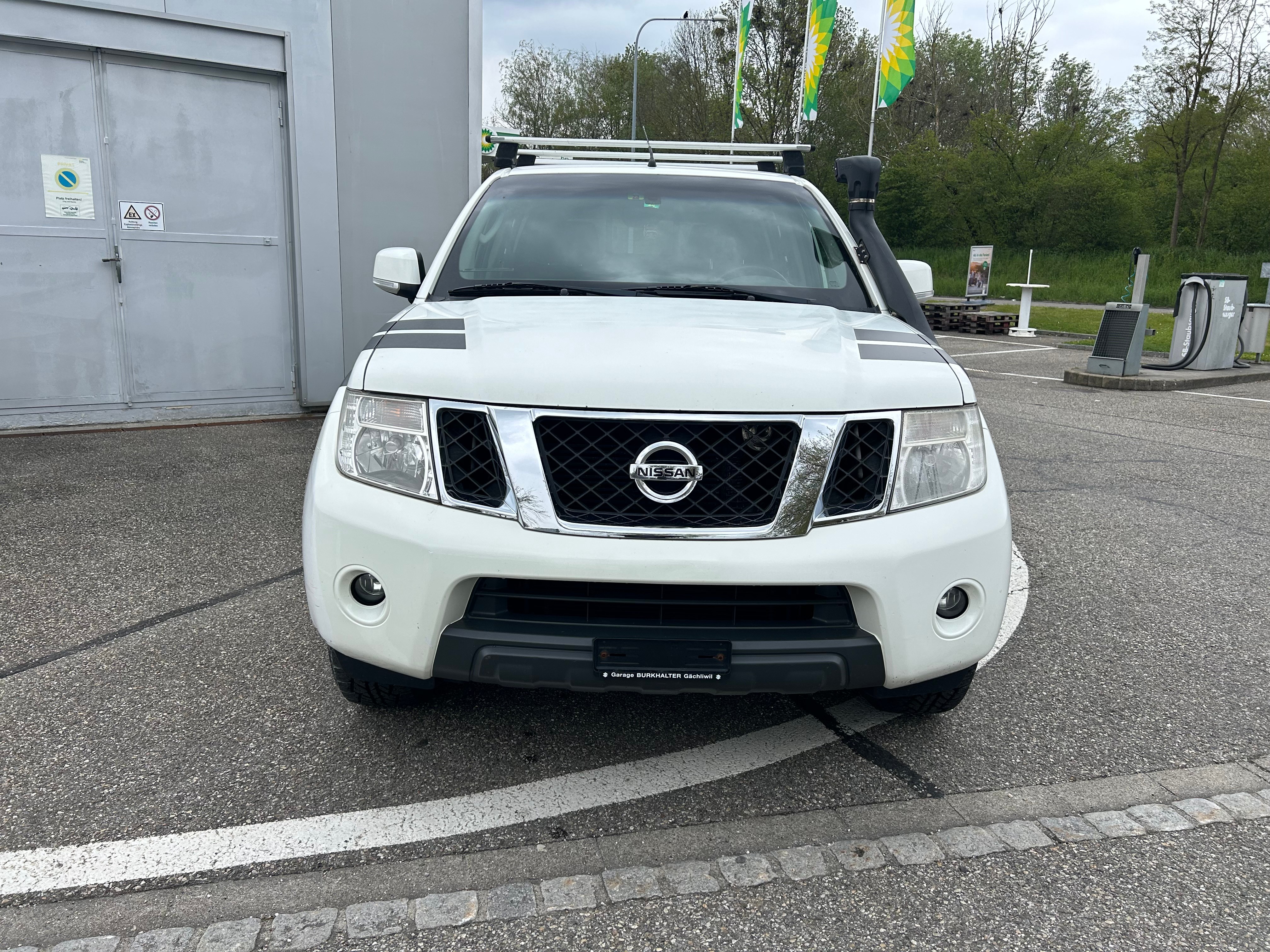 NISSAN Navara Double Cab SE 2.5 dCi 4WD Automat