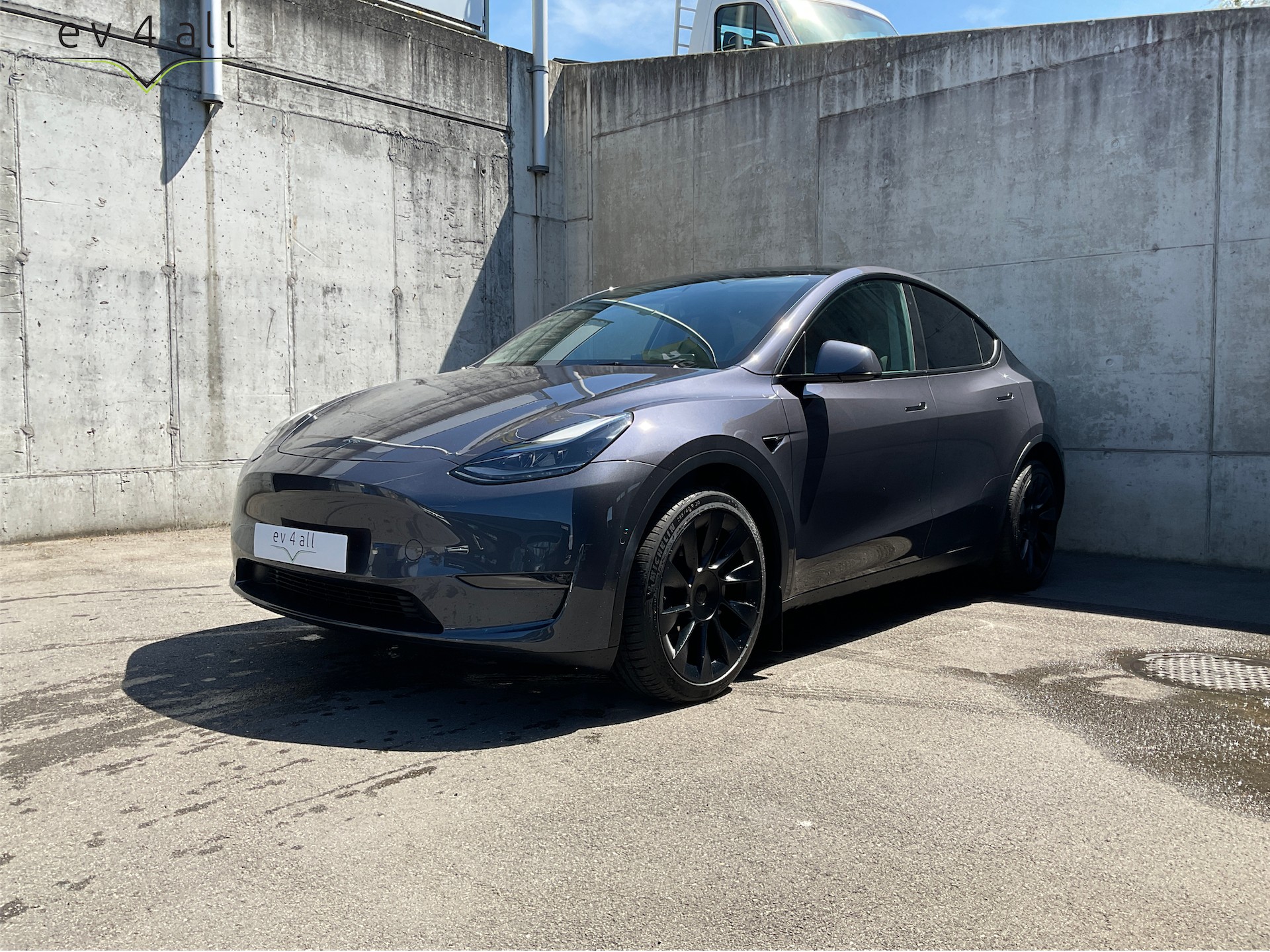 TESLA Model Y Long Range, 4x4, heat pump, USS, full warranty, panoramic roof, AP3, EAP, MCU3 (AMD Ryzen), 2.99% Leasing