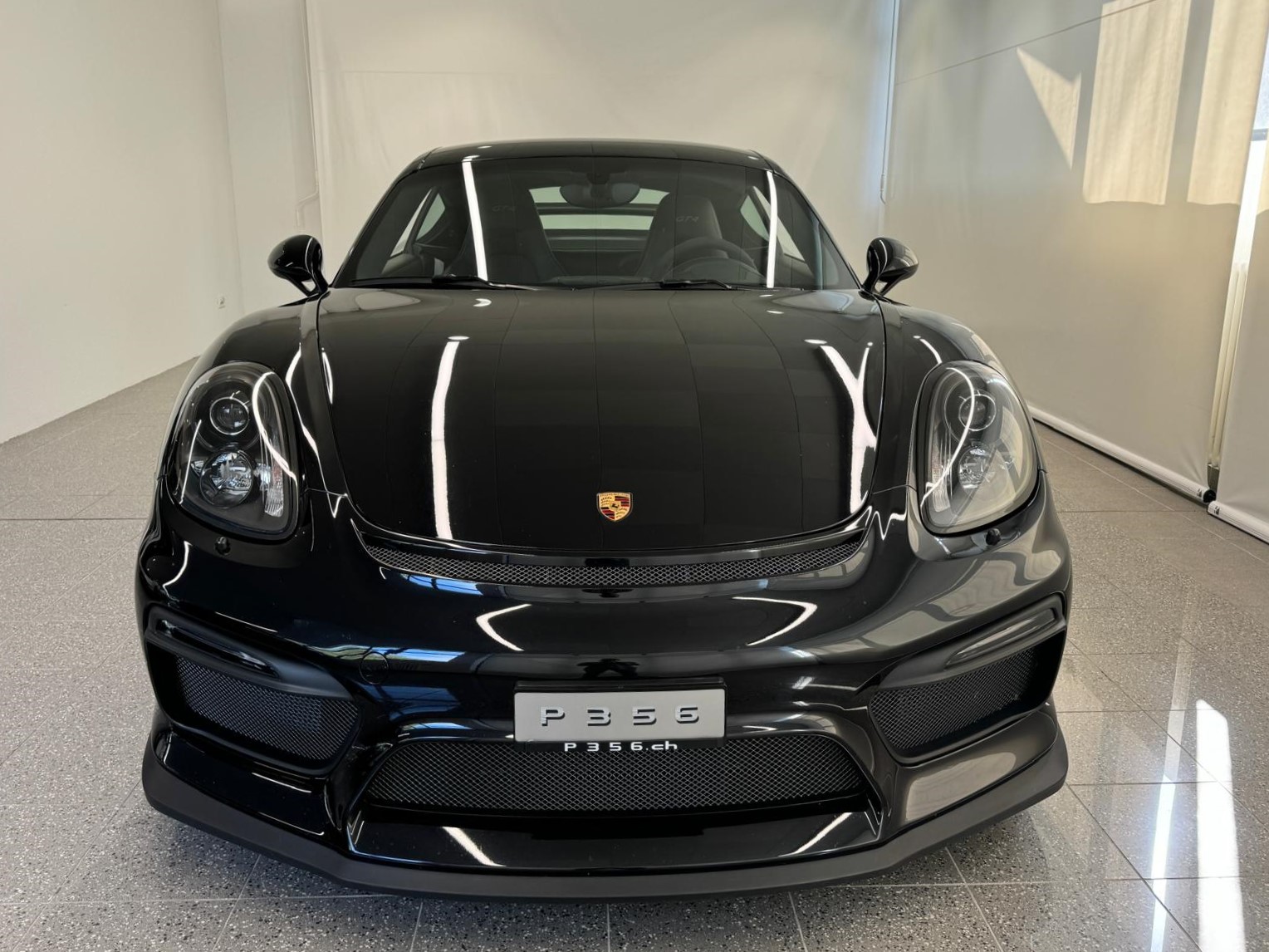 PORSCHE Cayman GT4