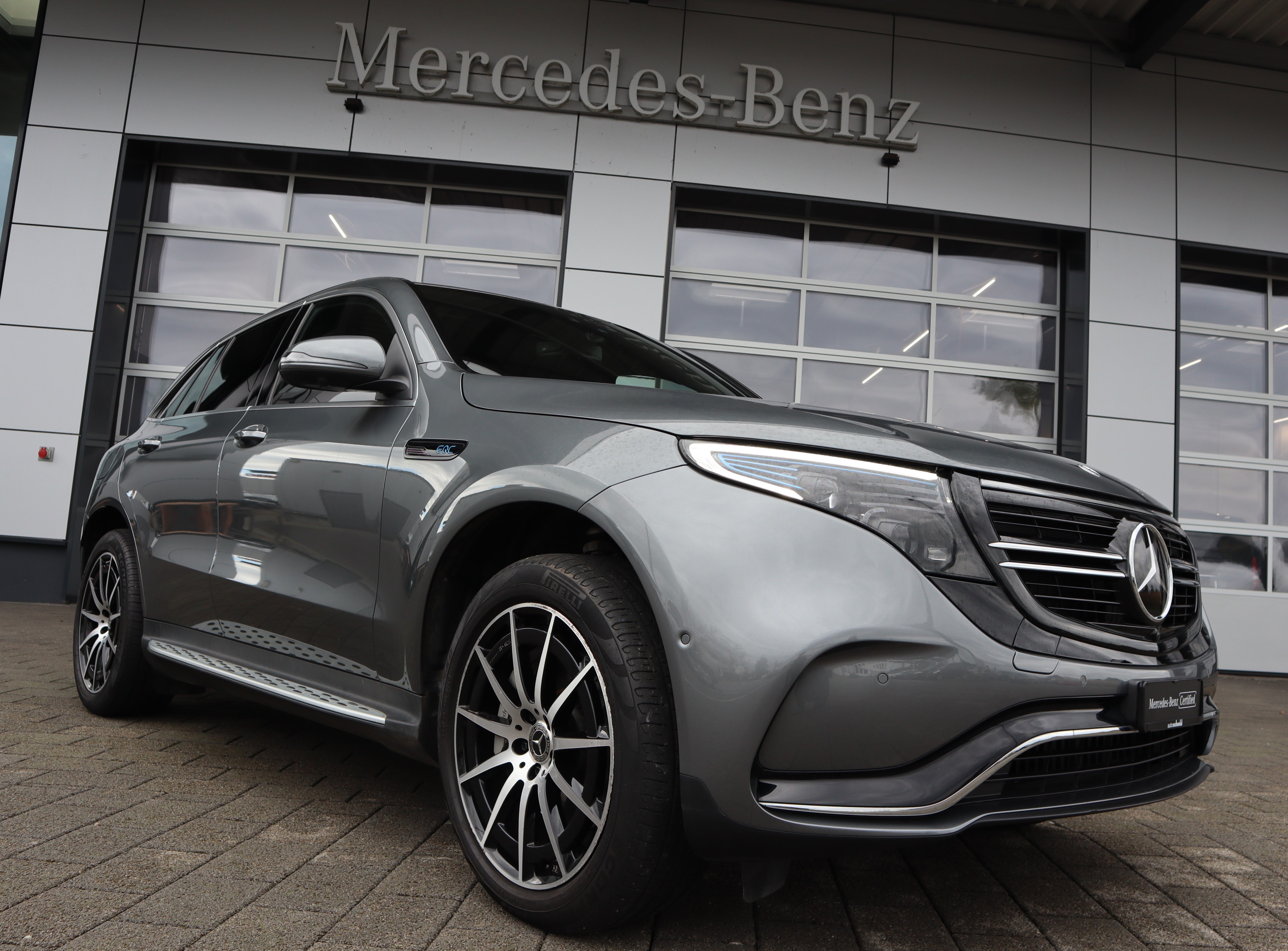 MERCEDES-BENZ EQC 400 AMG Line 4Matic