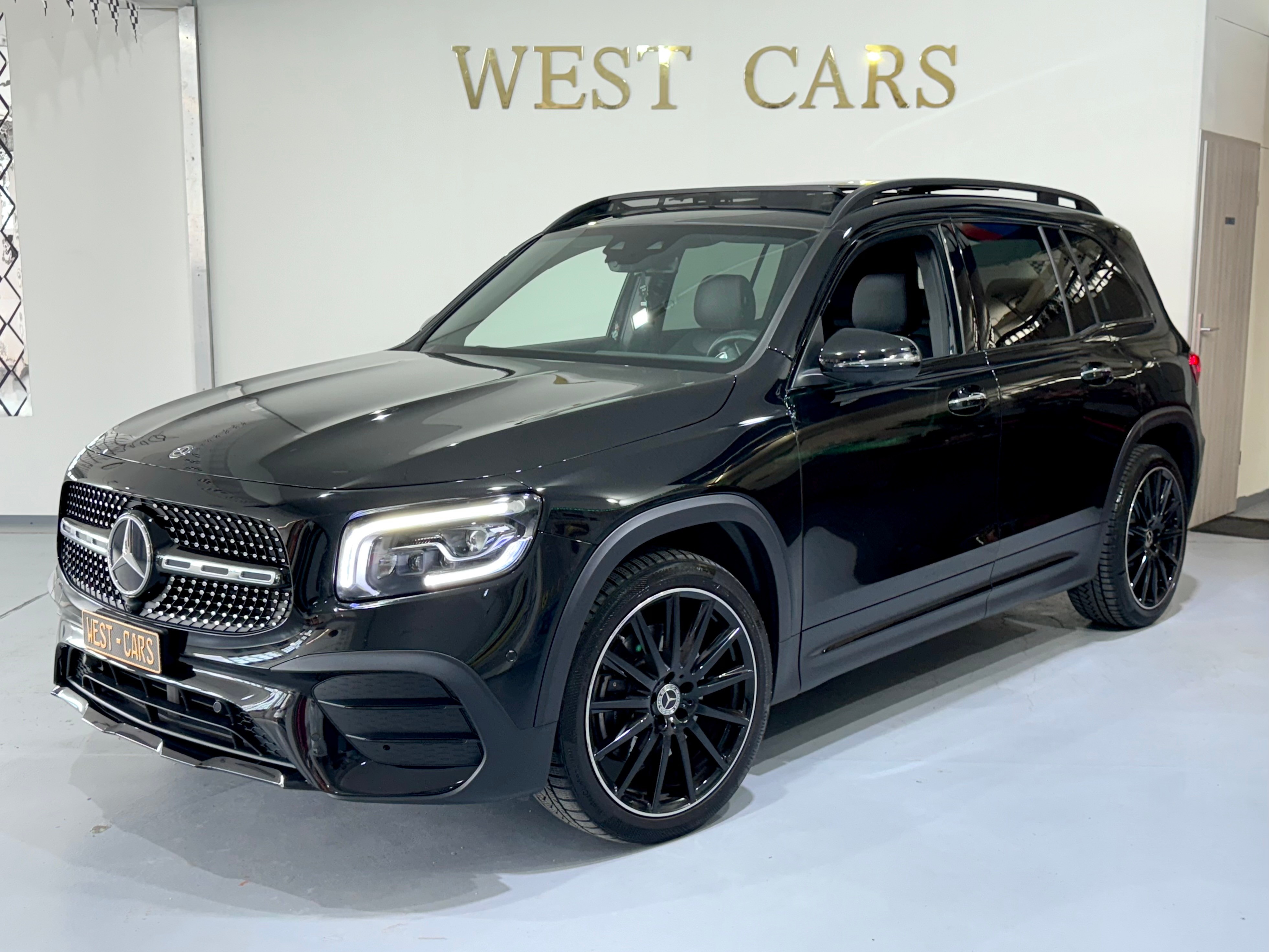 MERCEDES-BENZ GLB 250 4Matic AMG Line 8G-Tronic *Black Edition*