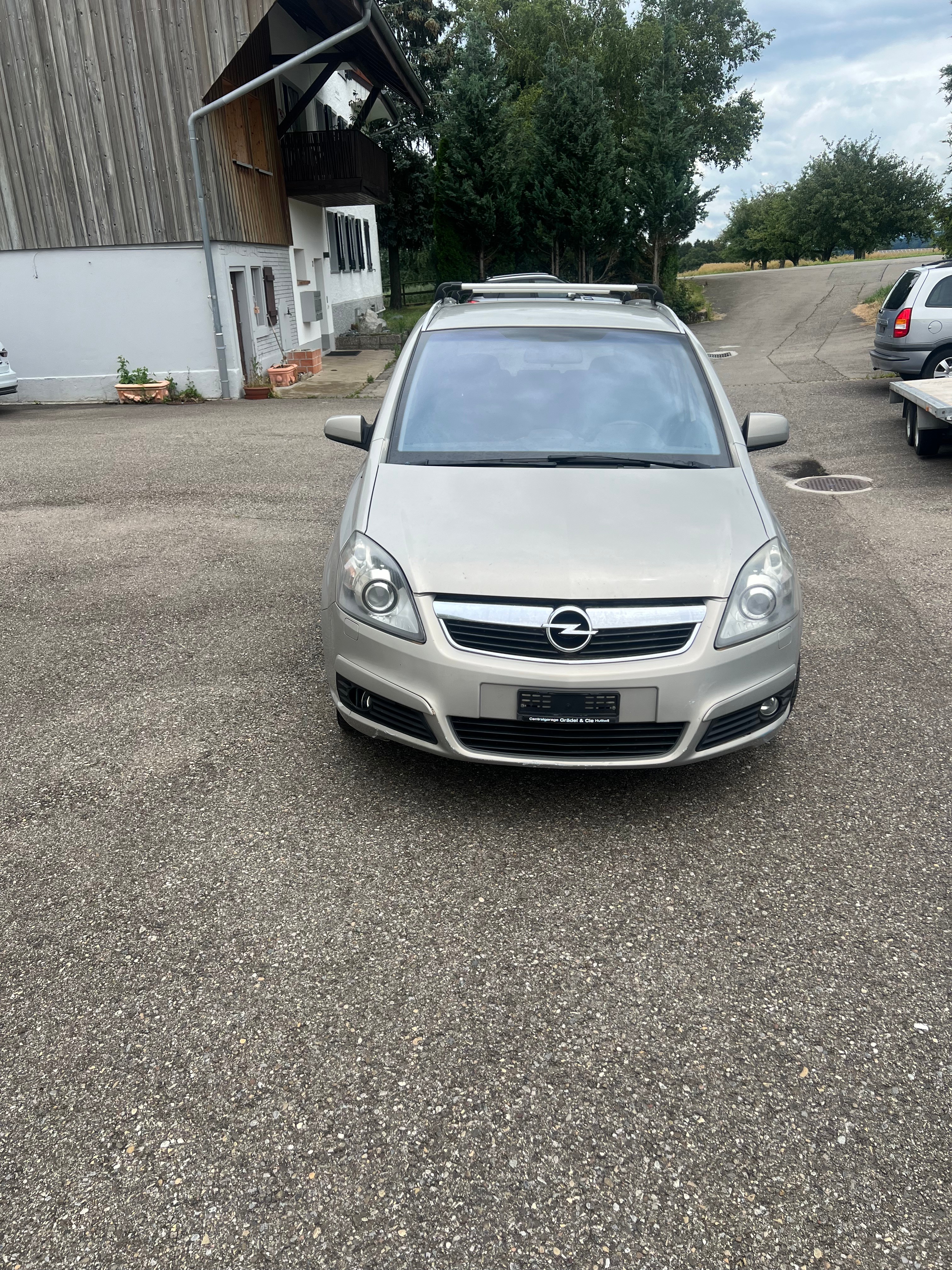 OPEL Zafira 2.2i 16V Essentia