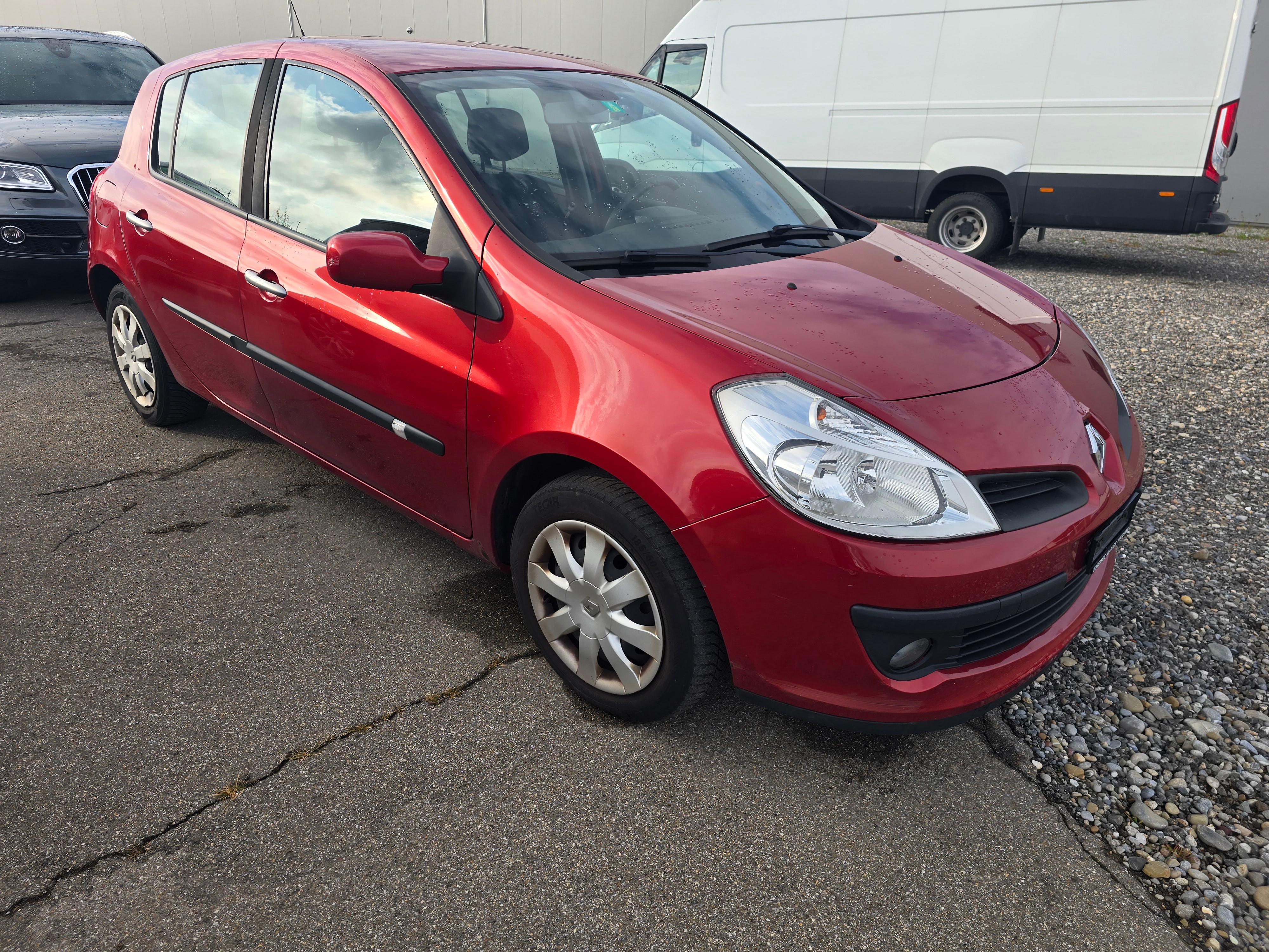 RENAULT Clio 1.6 16V Initiale