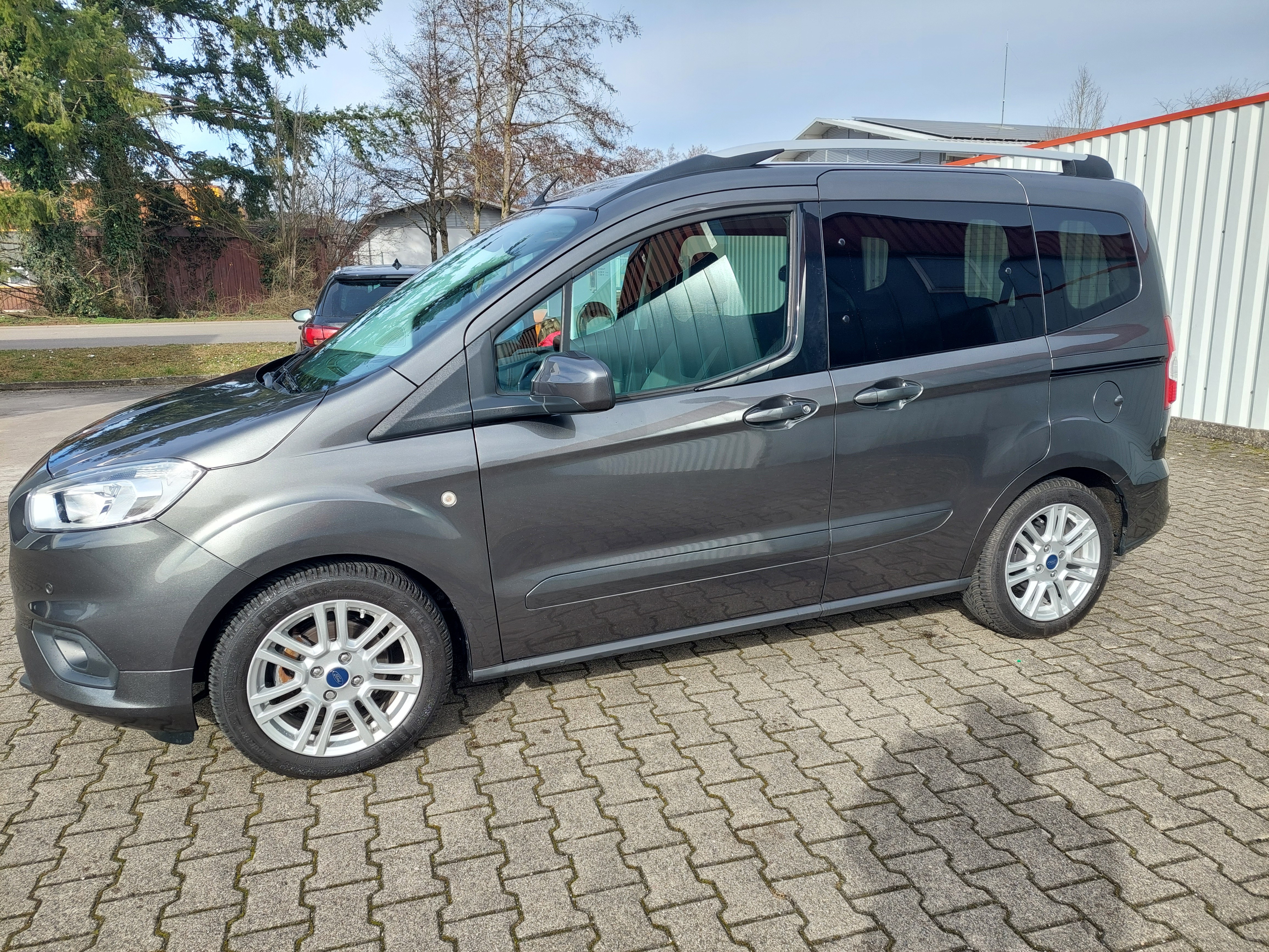 FORD Tourneo Courier 1.0 SCTi Titanium