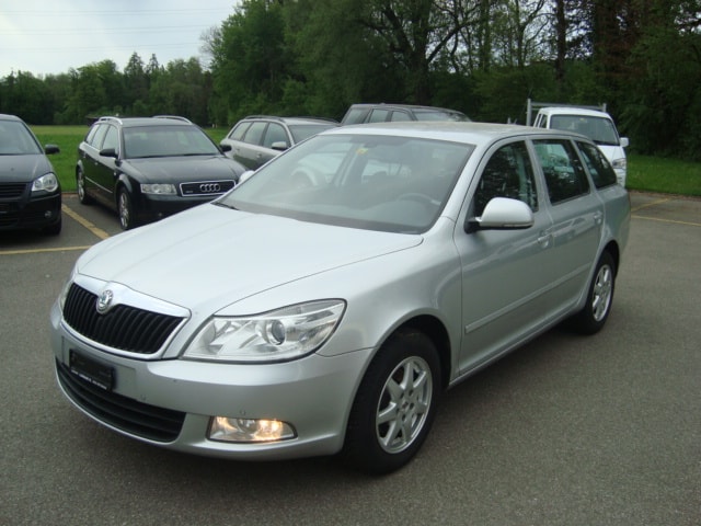 SKODA Octavia Combi 1.6 TDI Clever DSG