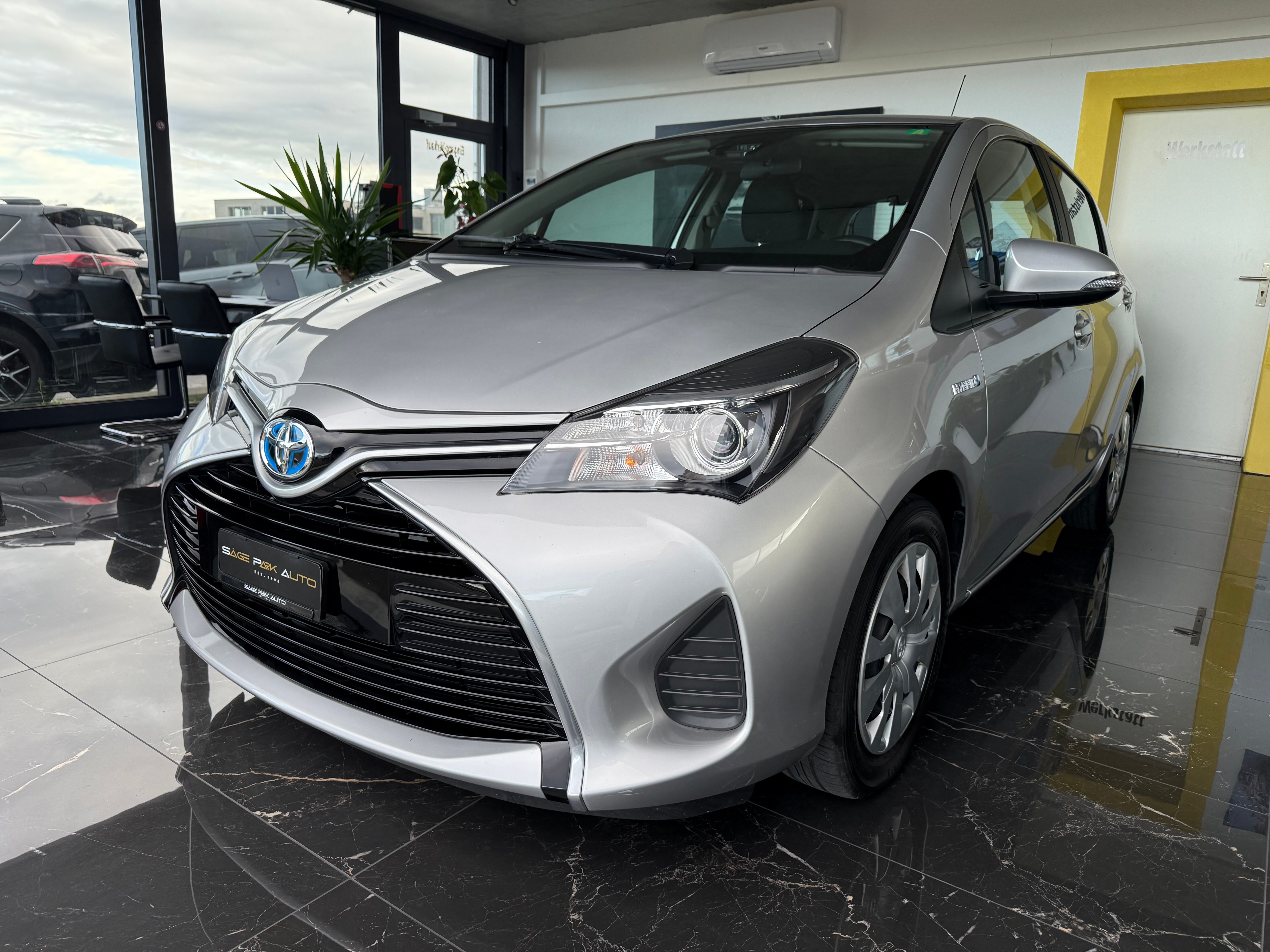 TOYOTA Yaris 1.5 VVT-i Hybrid Luna e-CVT