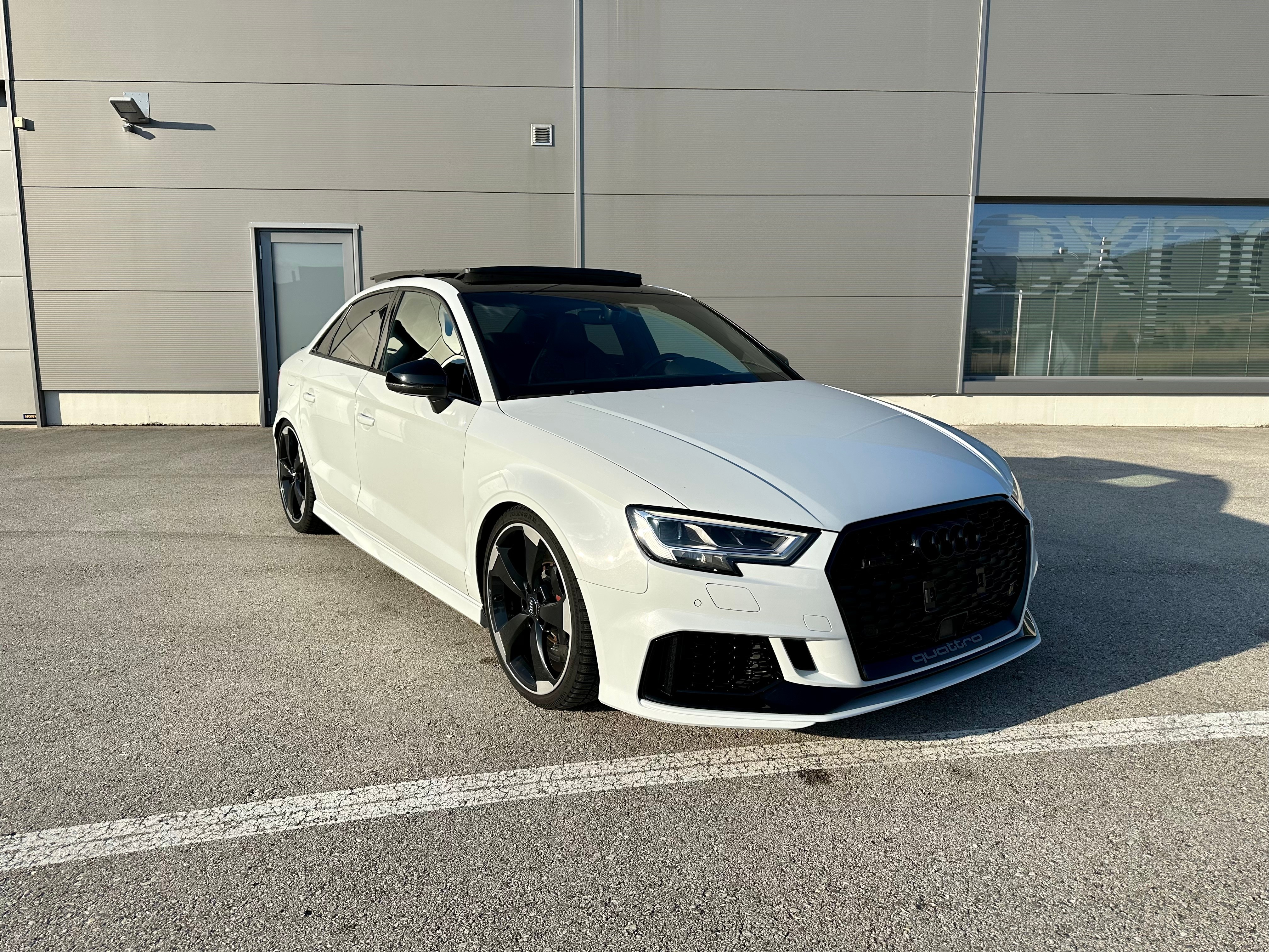 AUDI RS3 Limousine 2.5 TSI quattro S-tronic