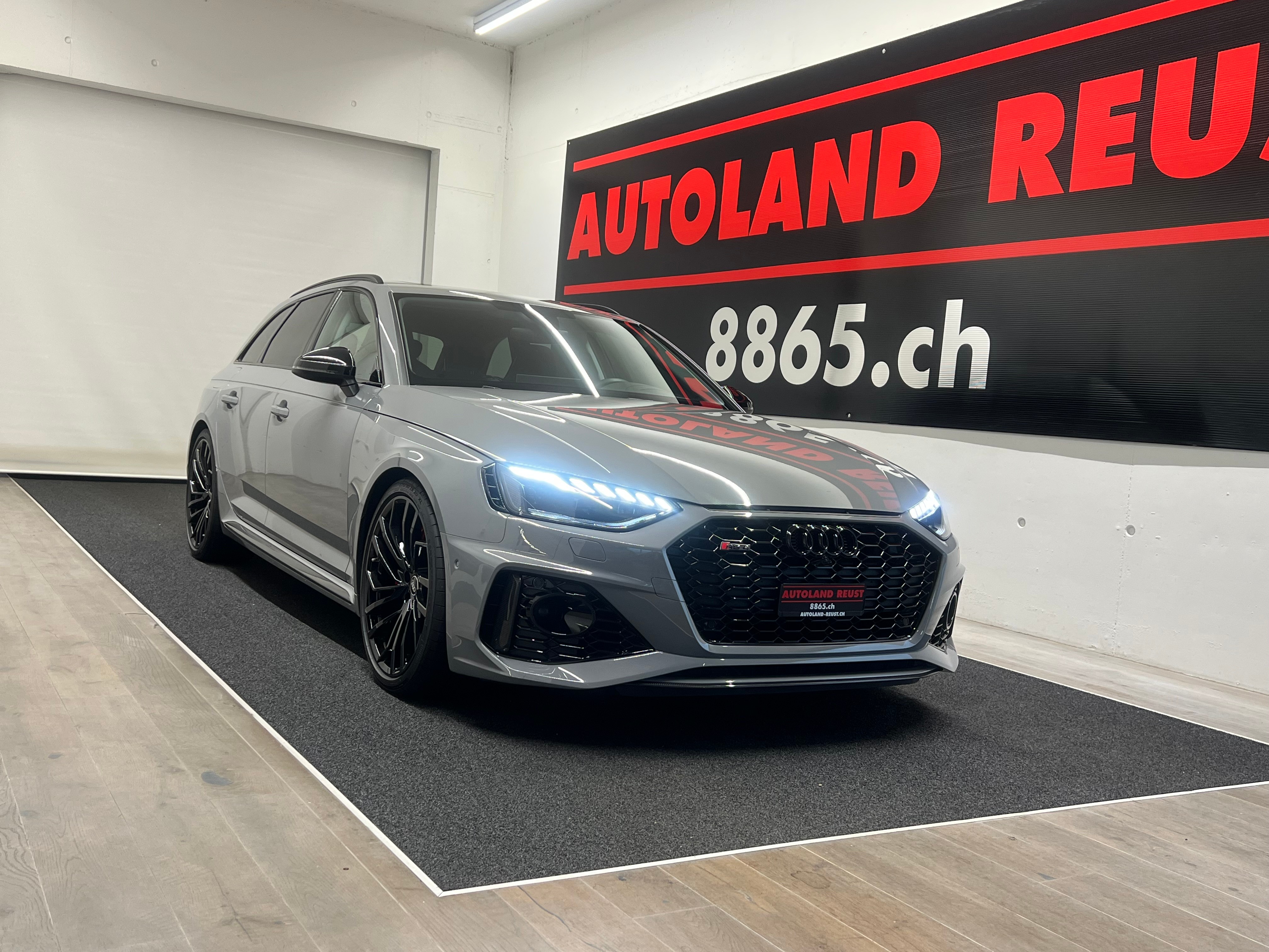 AUDI RS4 Avant quattro tiptronic