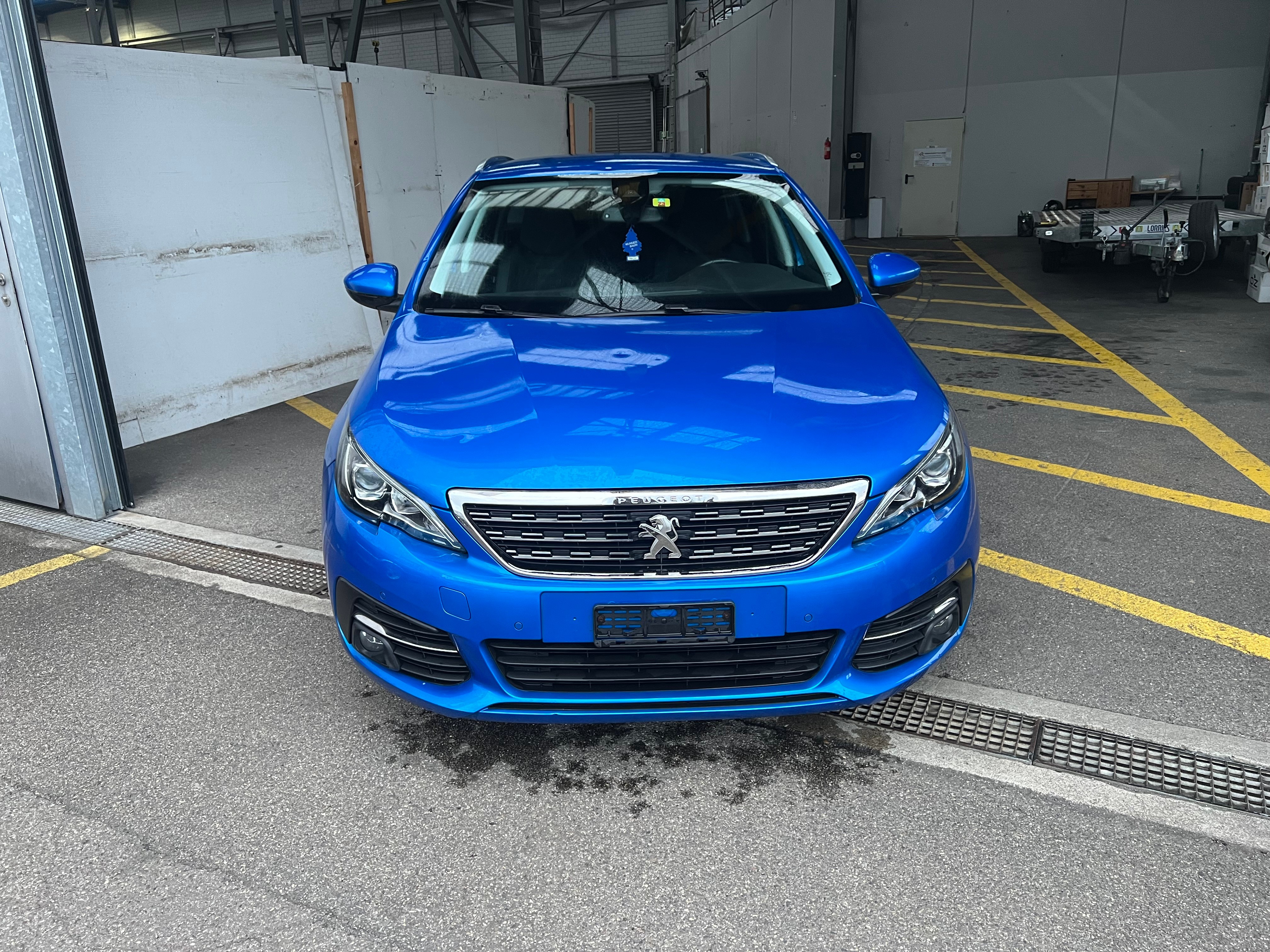 PEUGEOT 308 SW 1.5 BlueHDI Business Line EAT8