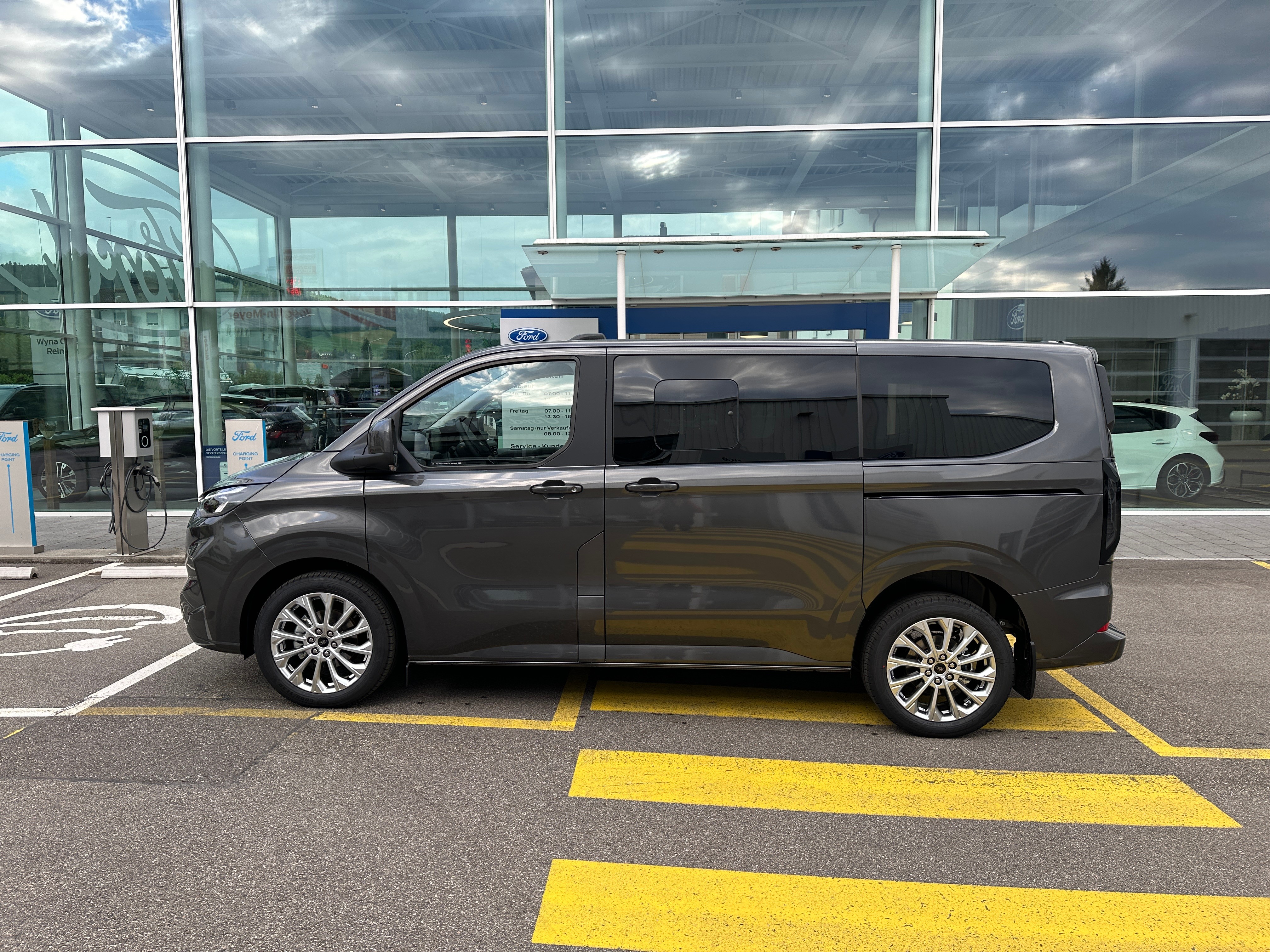 FORD Tourneo Bus 320 L1H1 Titanium Automat 4x4