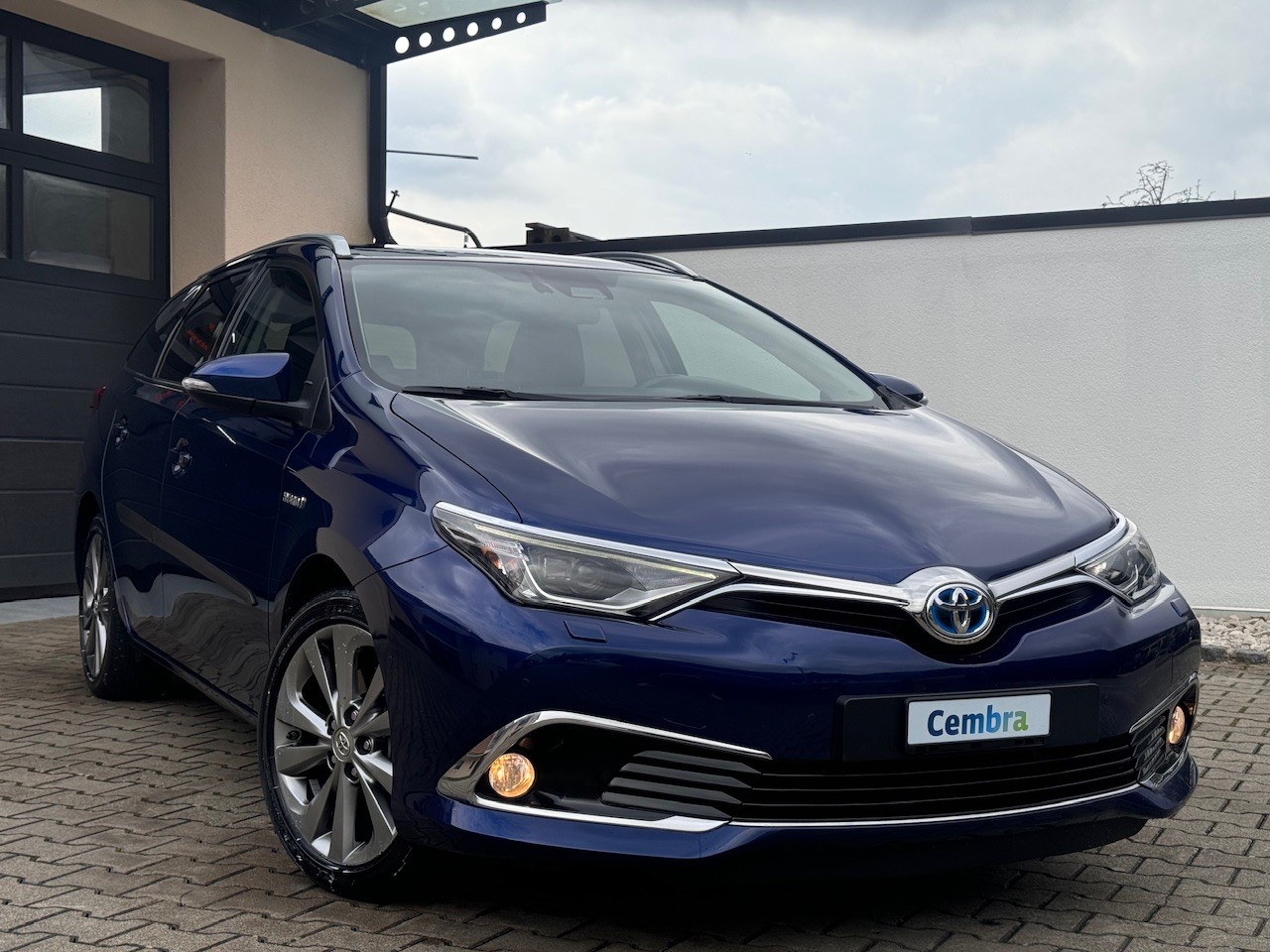 TOYOTA Auris Touring Sports 1.8 HSD Swiss Trend e-CVT