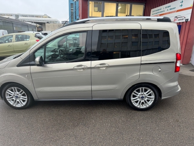 FORD Tourneo Courier 1.0 SCTi Titanium