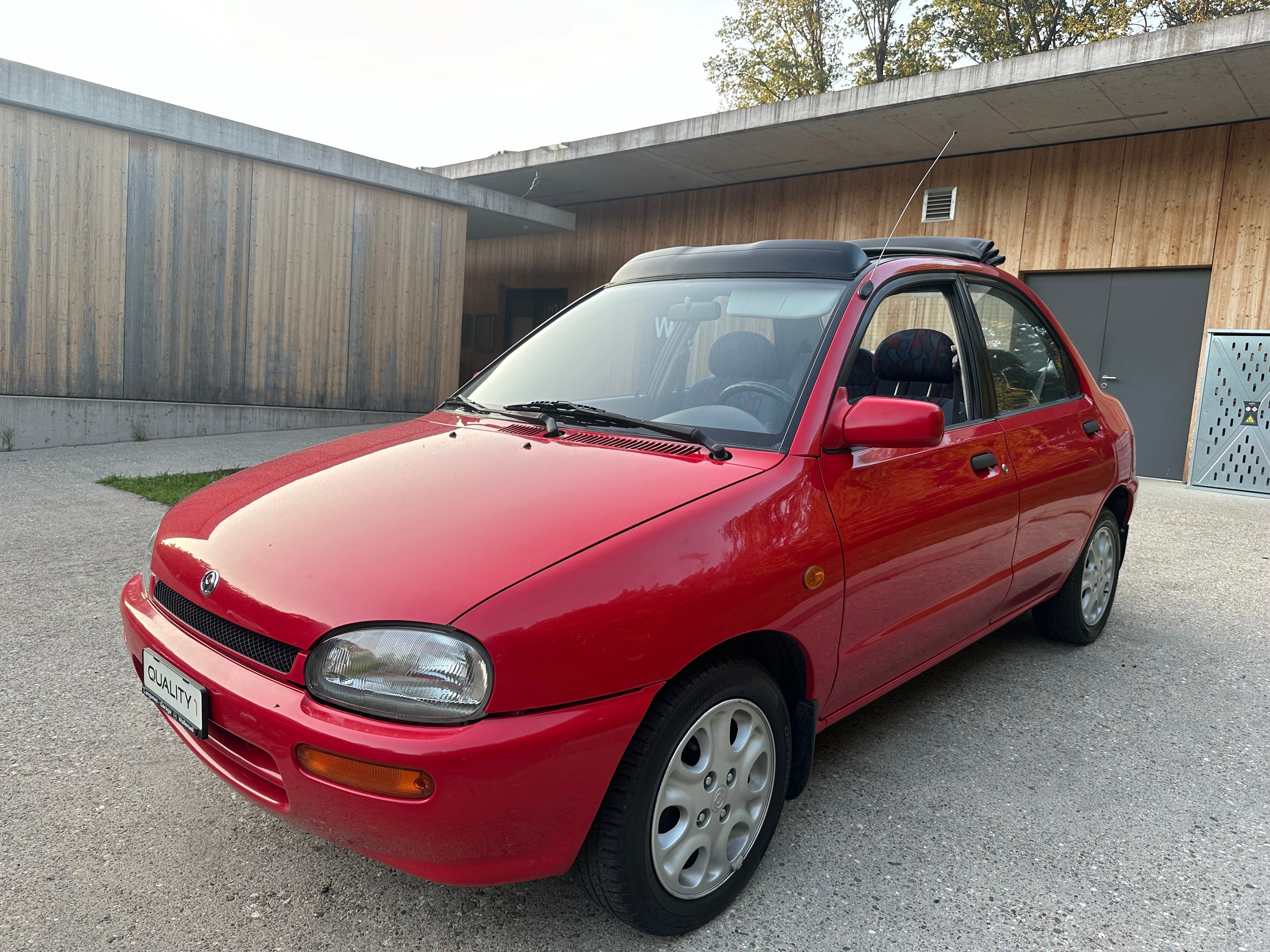 MAZDA 121 1.3i-16 C.Top Rainbow