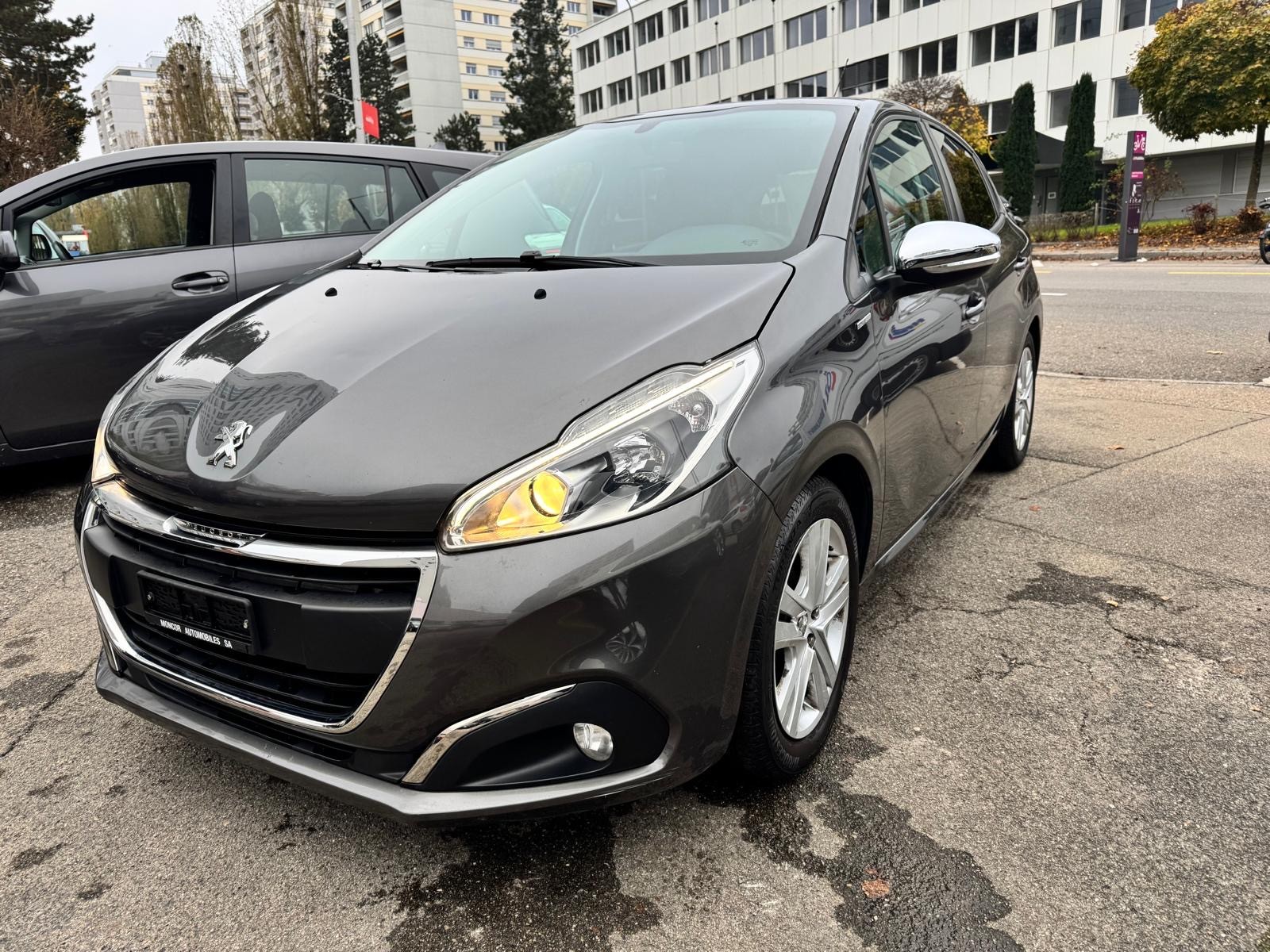 PEUGEOT 208 1.2 PureTech Signature