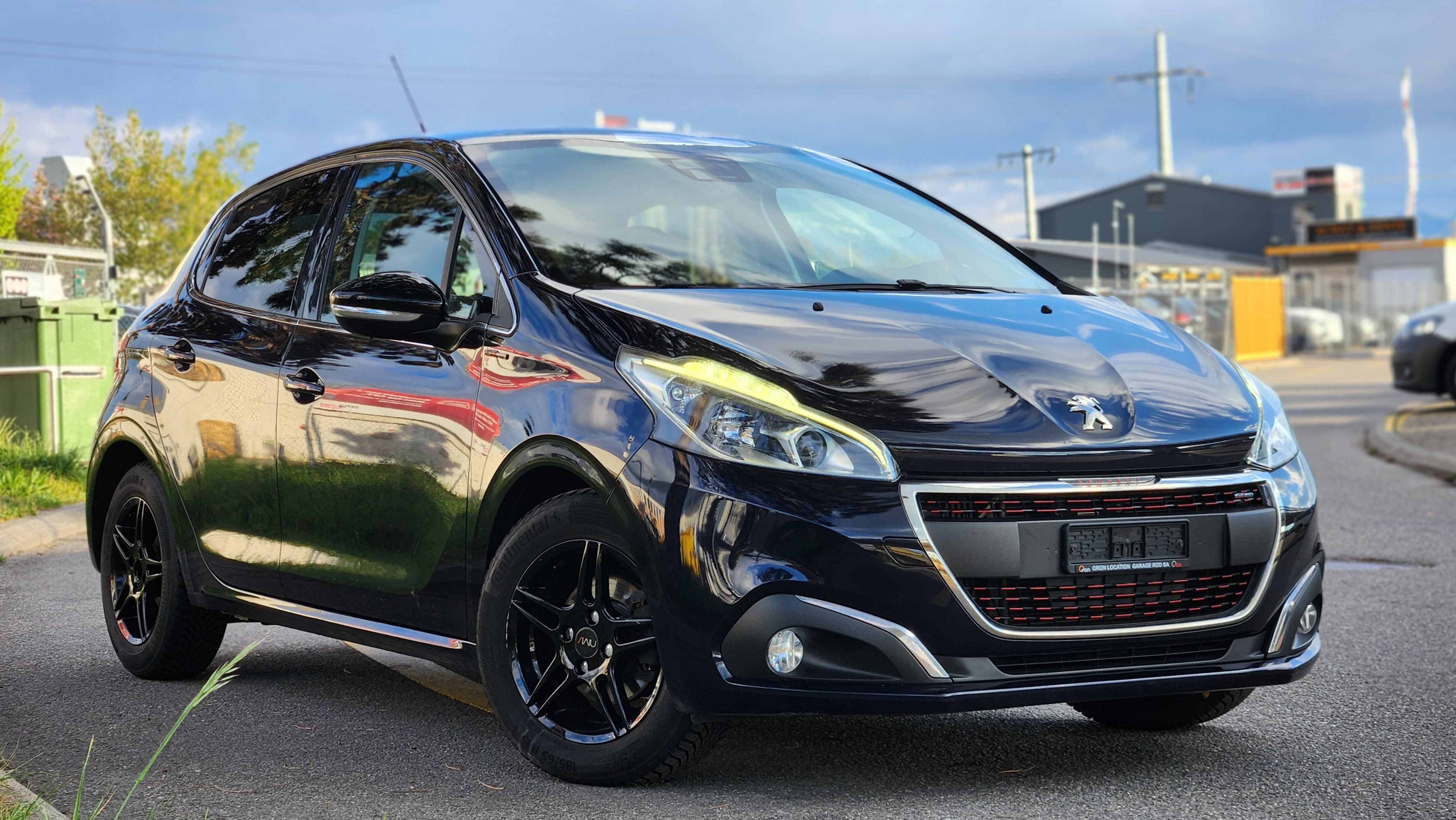 PEUGEOT 208 1.2 GT line