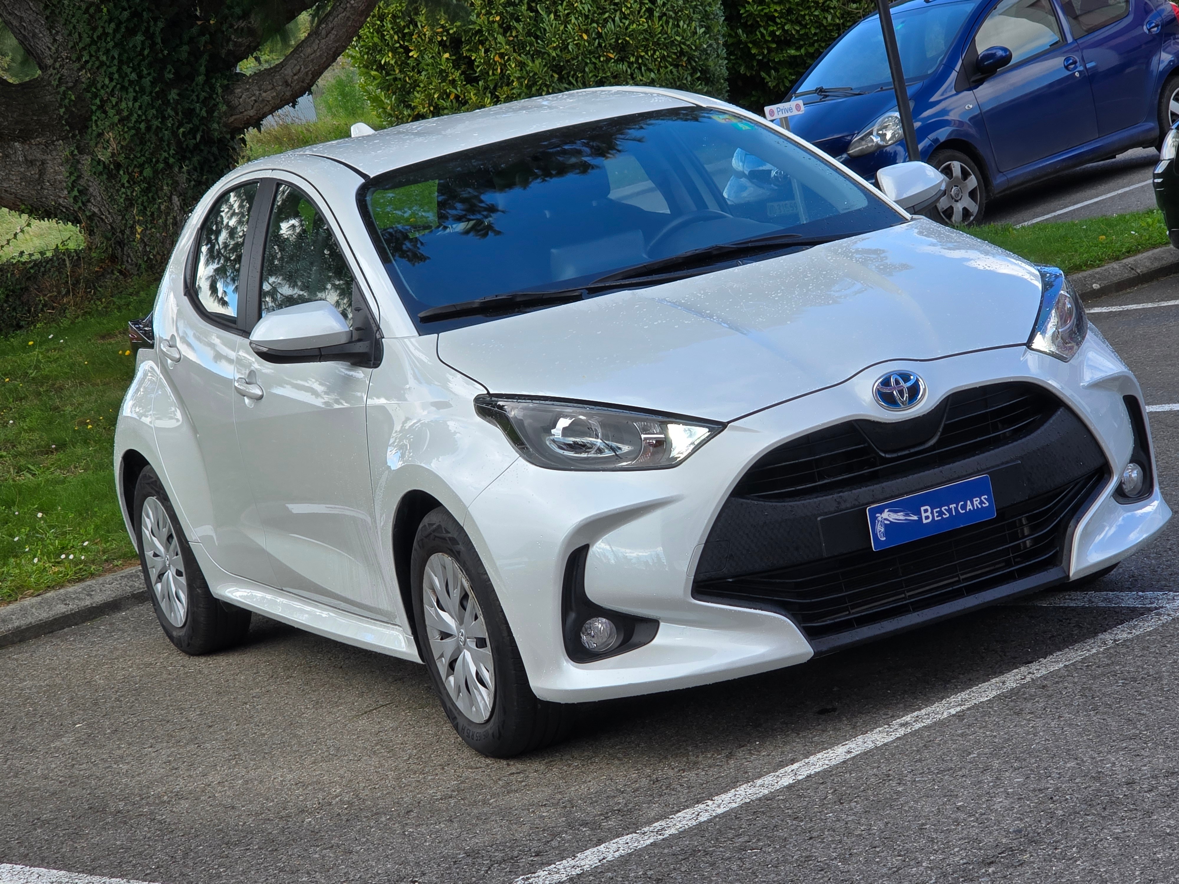 TOYOTA Yaris 1.5 Comfort e-CVT