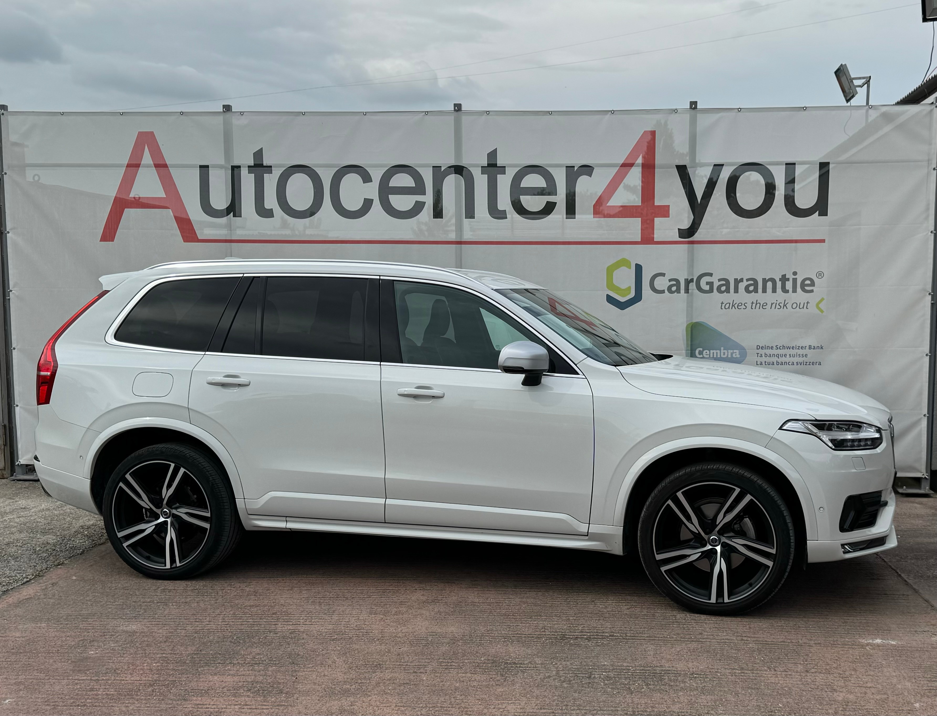 VOLVO XC90 D5 AWD R-Design White & Black Edition