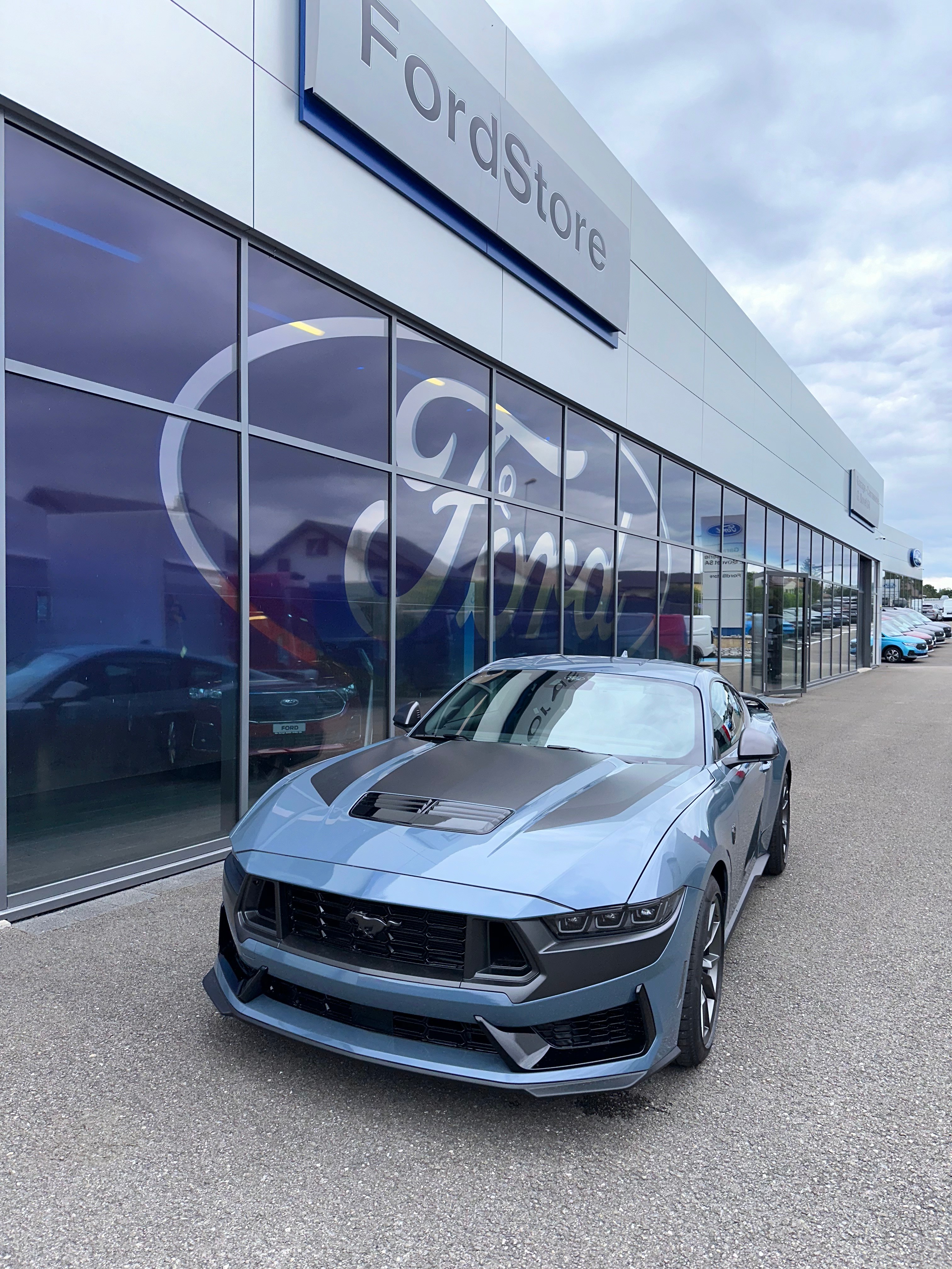 FORD Mustang Coupé 5.0 V8 Dark Hors Aut.