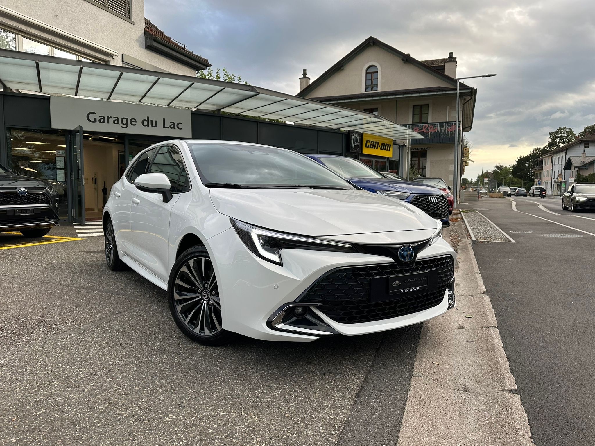 TOYOTA Corolla 1.8 HSD Trend e- CVT