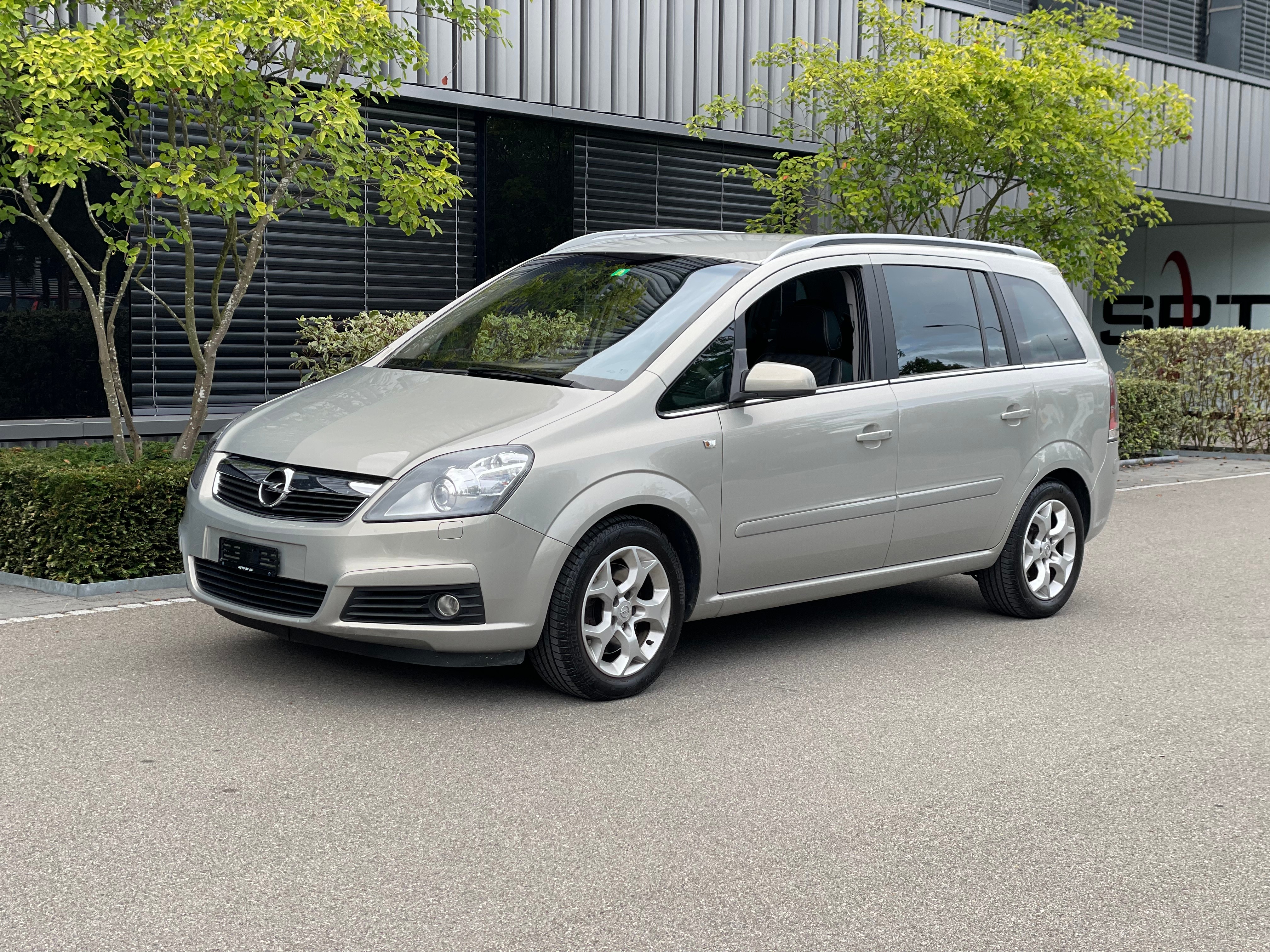 OPEL Zafira 2.2i 16V Cosmo