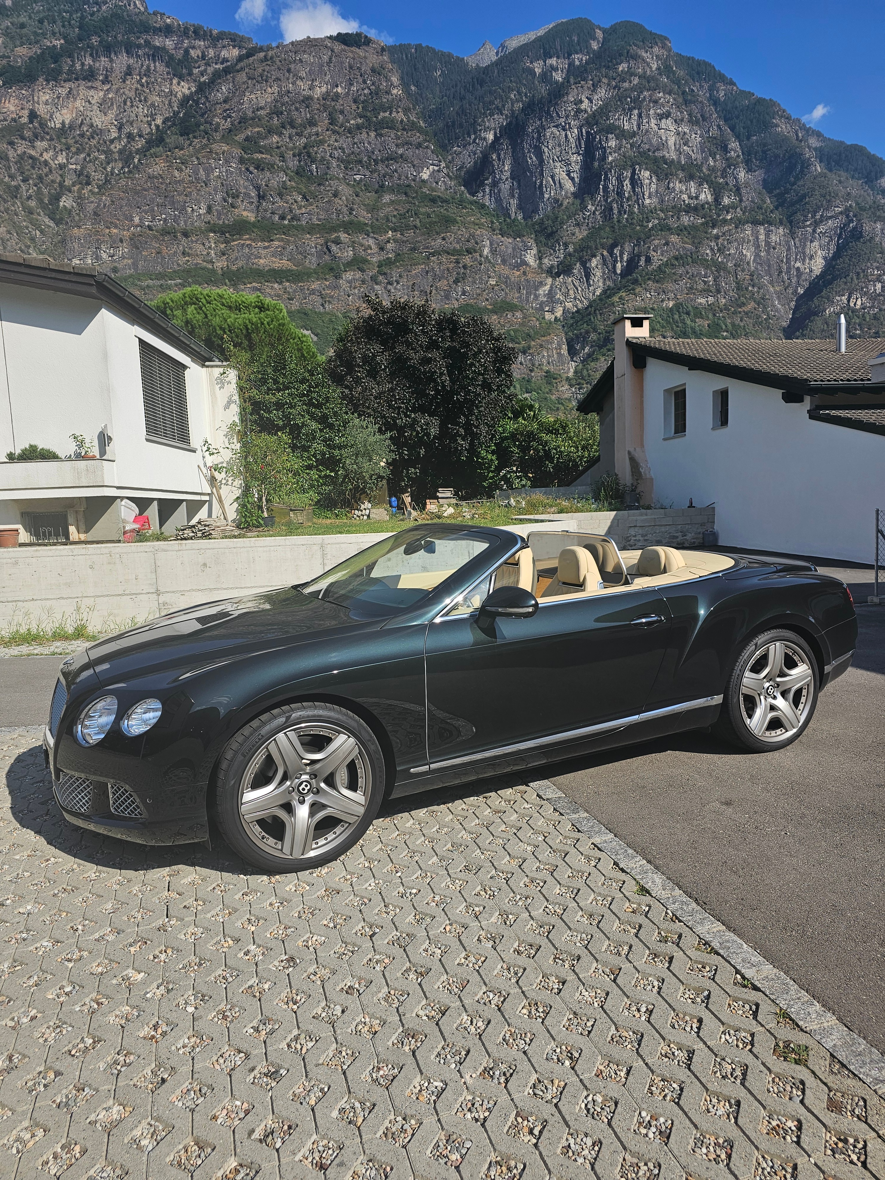 BENTLEY Continental GTC 6.0 W12 / Mulliner