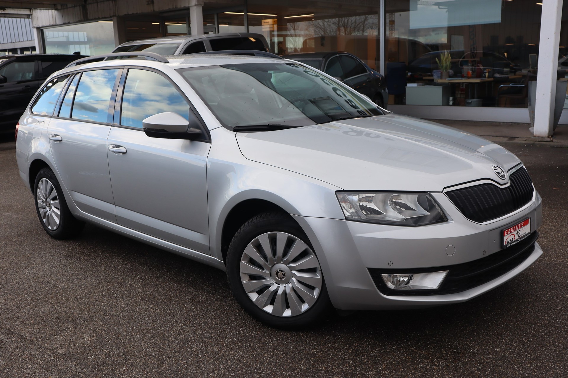 SKODA Octavia Combi 1.6 TDI Ambition ** Navigation ** PDC ** Frisch ab MFK & Service **