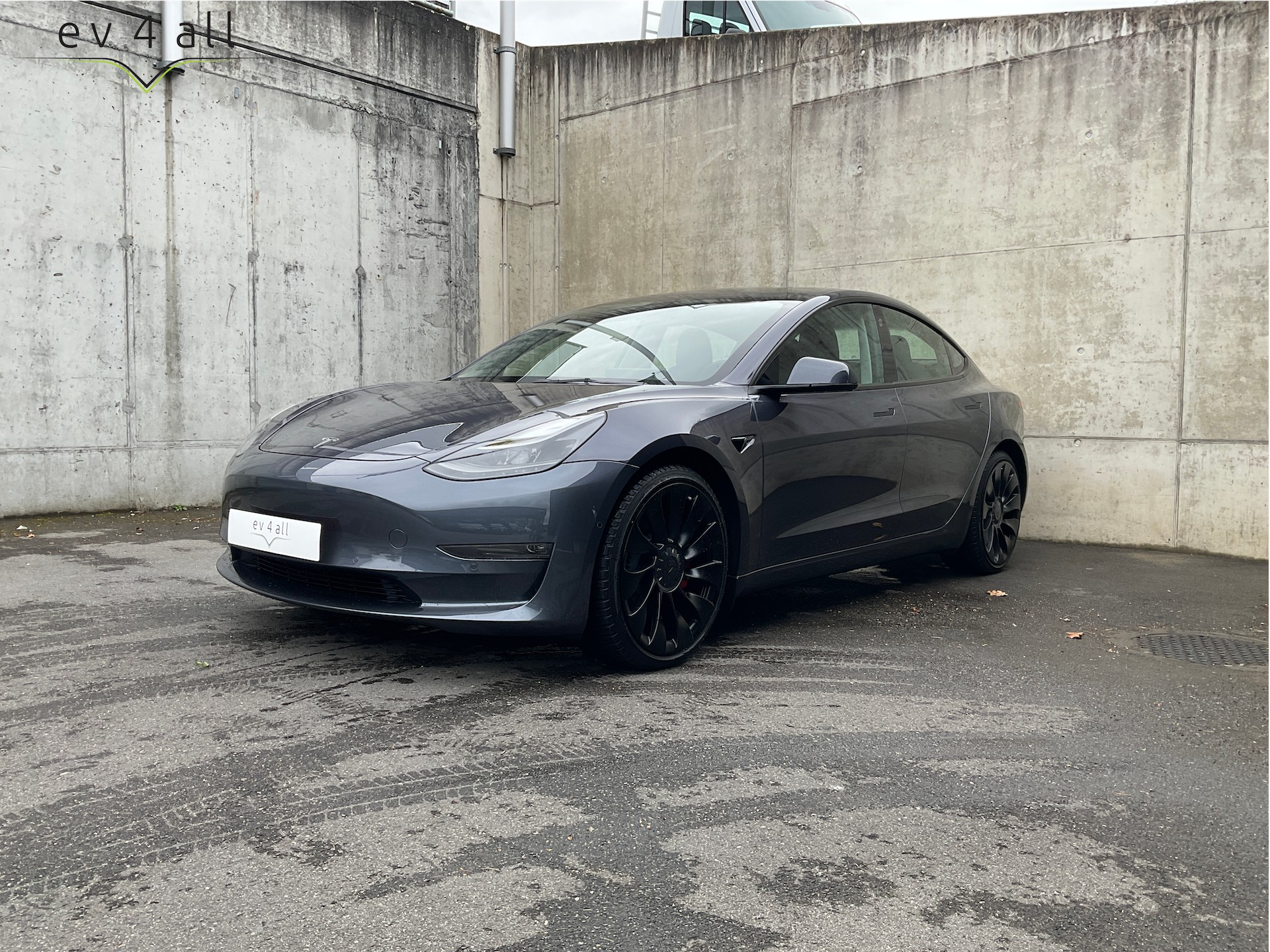 TESLA Model 3 Performance facelift, heat pump, 4x4, full warranty, panoramic roof, AP3, MCU2 (Netflix), 20