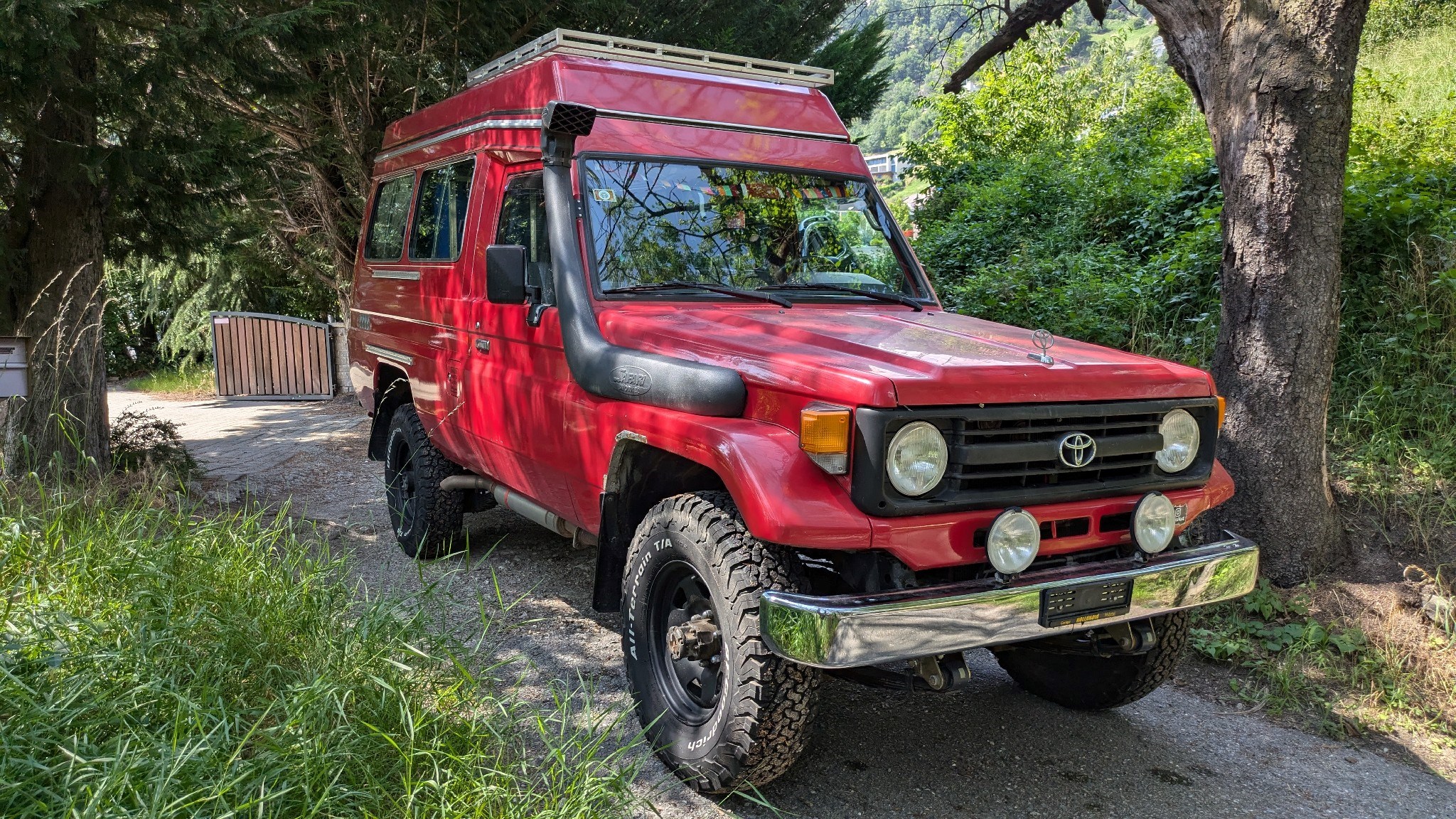 TOYOTA LAND CRUISER