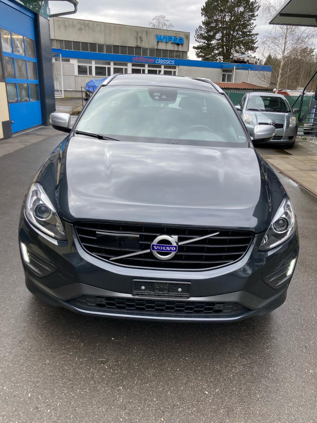 VOLVO XC60 D4 AWD Momentum R-Design Geartronic