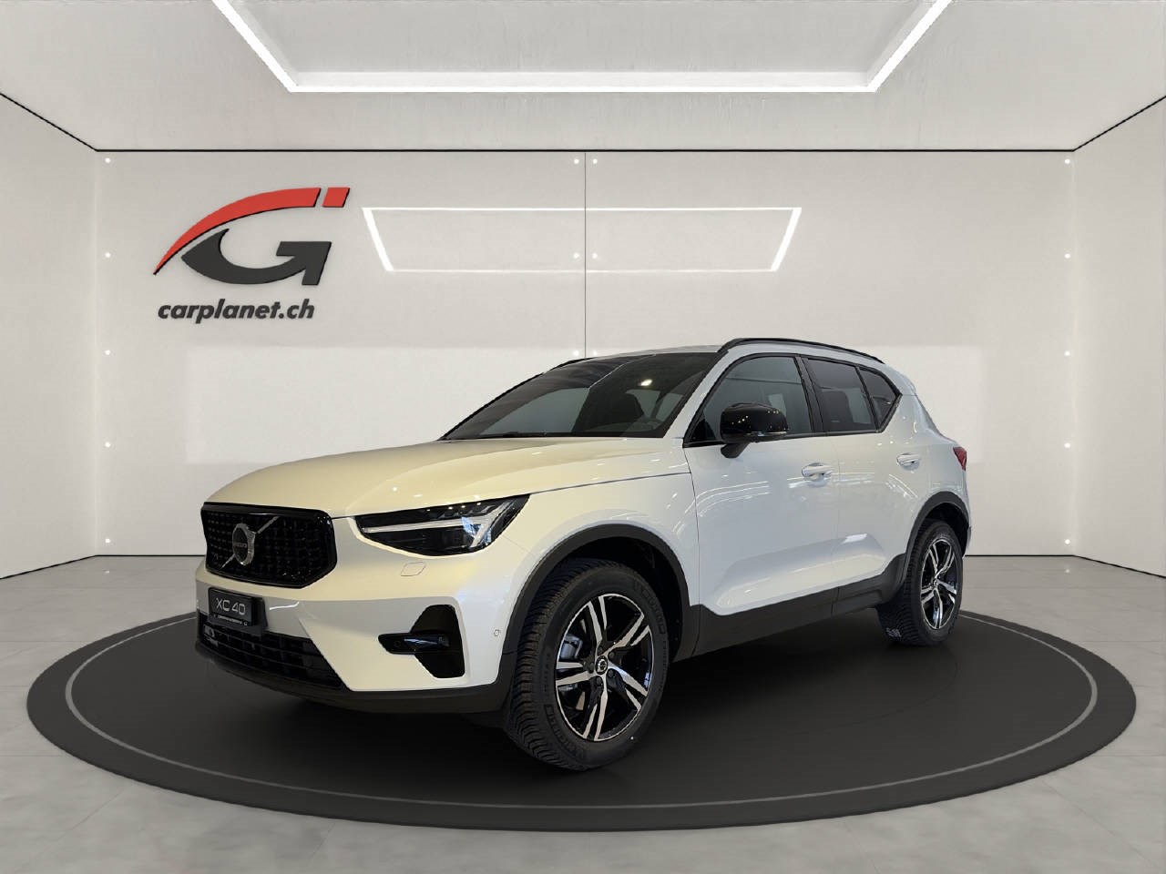 VOLVO XC40 2.0 B3 MH Plus Dark